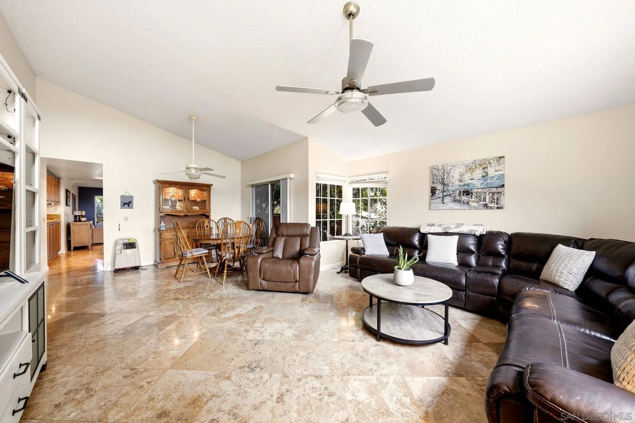 https://cdn.realtyfeed.com/cdn/127/260020669/cb3d559f20a84f2ffa657066bc72e537.webp