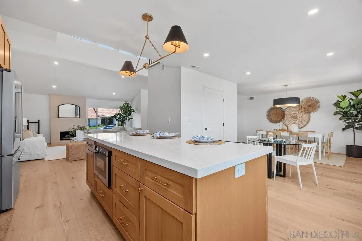 https://cdn.realtyfeed.com/cdn/127/260020678/74bab59b5a262687fad4a1f778b63764.webp