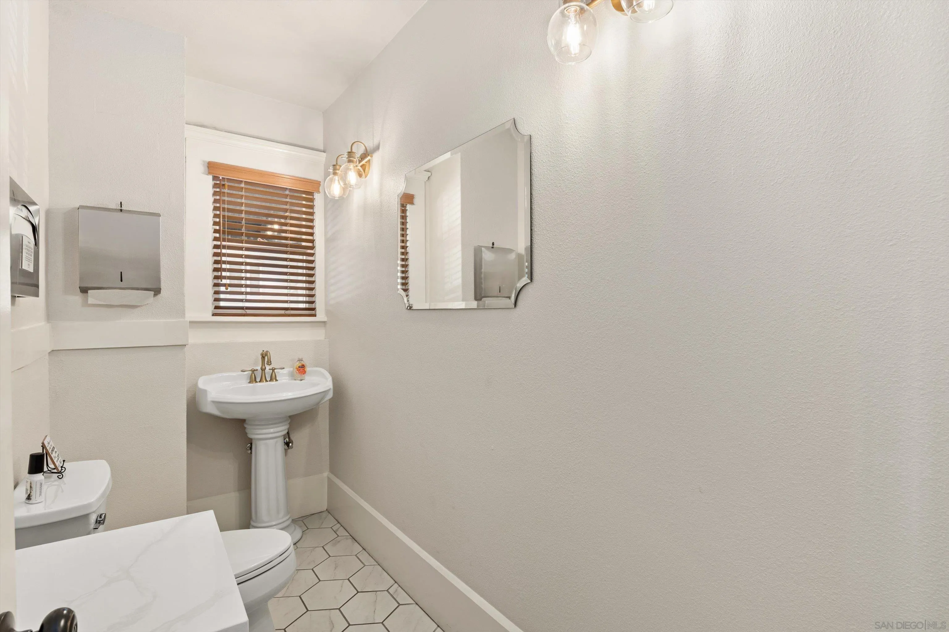 106 Thorn St, San Diego, CA 92103, photo 27