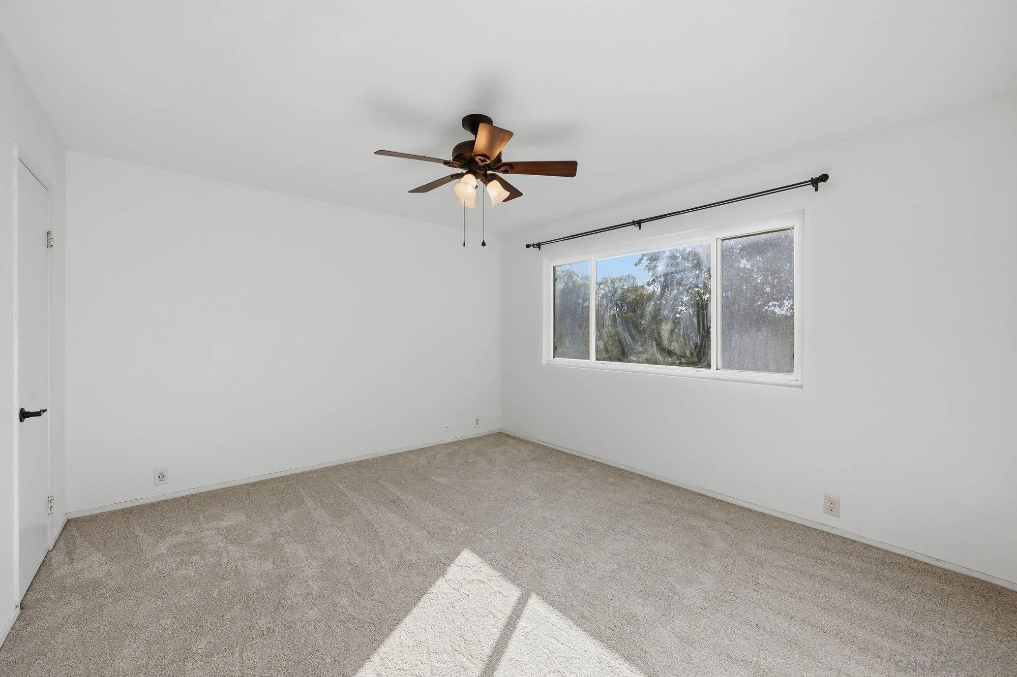 https://cdn.realtyfeed.com/cdn/127/260020689/18c1b7748ce1c2b3e16686eef9235f3a.webp
