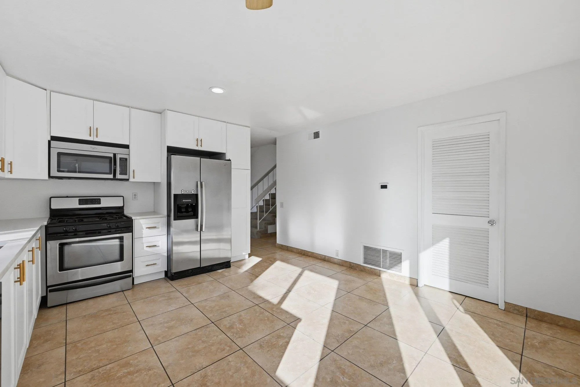 https://cdn.realtyfeed.com/cdn/127/260020689/b8385d0c366b7e689c20a1b771f236b7.webp