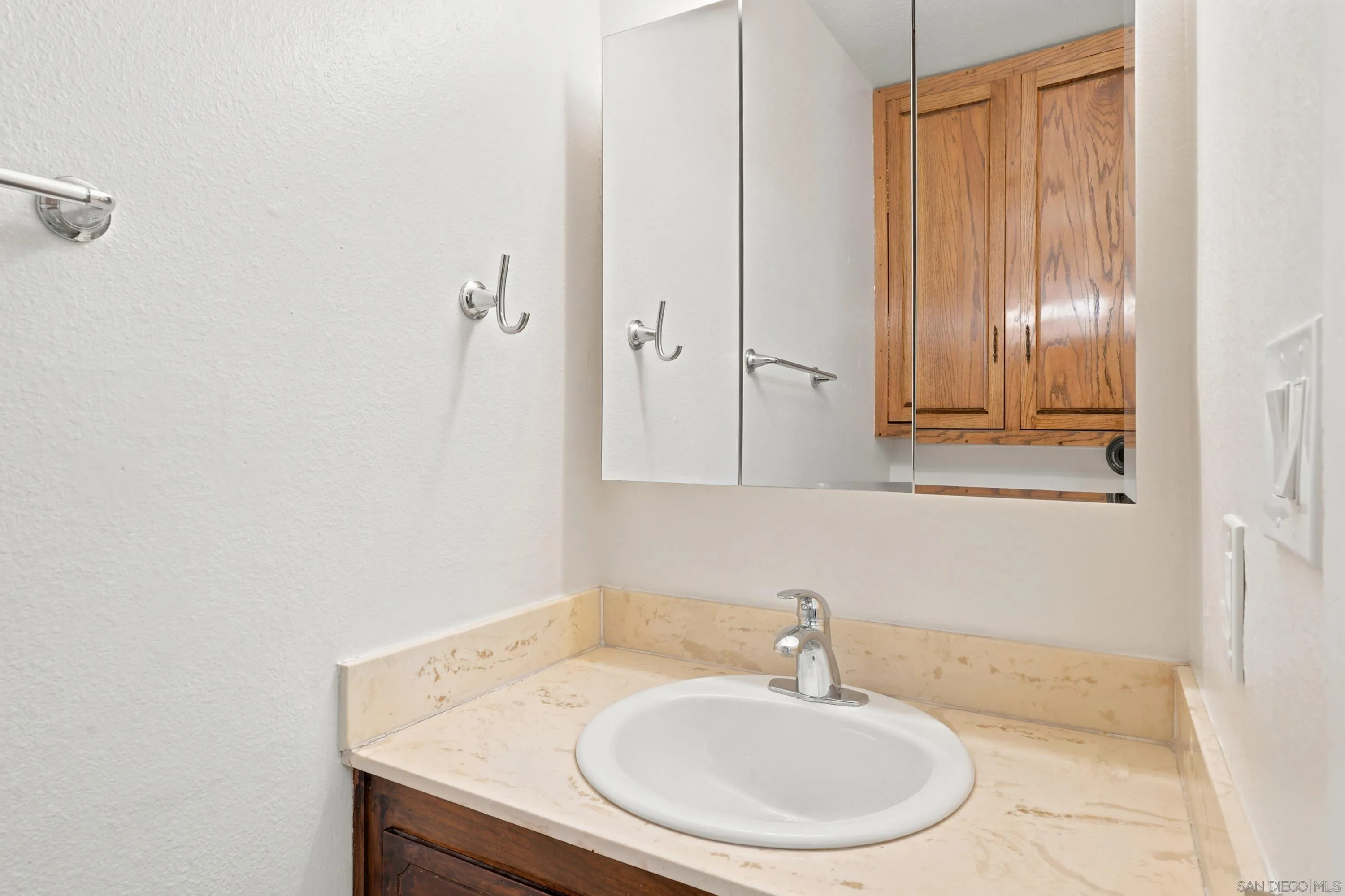 Photo #11: 260020697 Listing: Photo #11