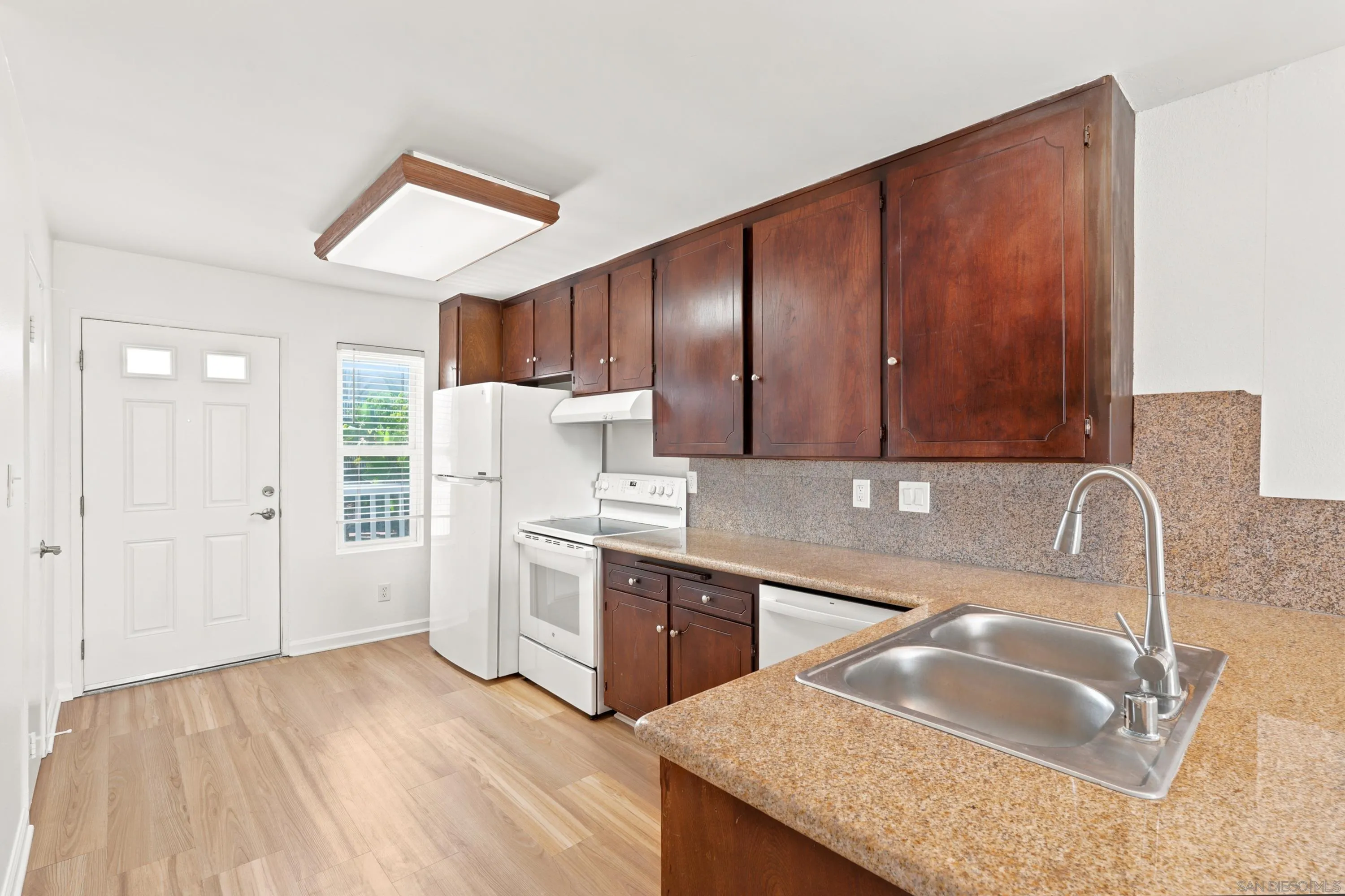 Photo #7: 260020697 Listing: Photo #7