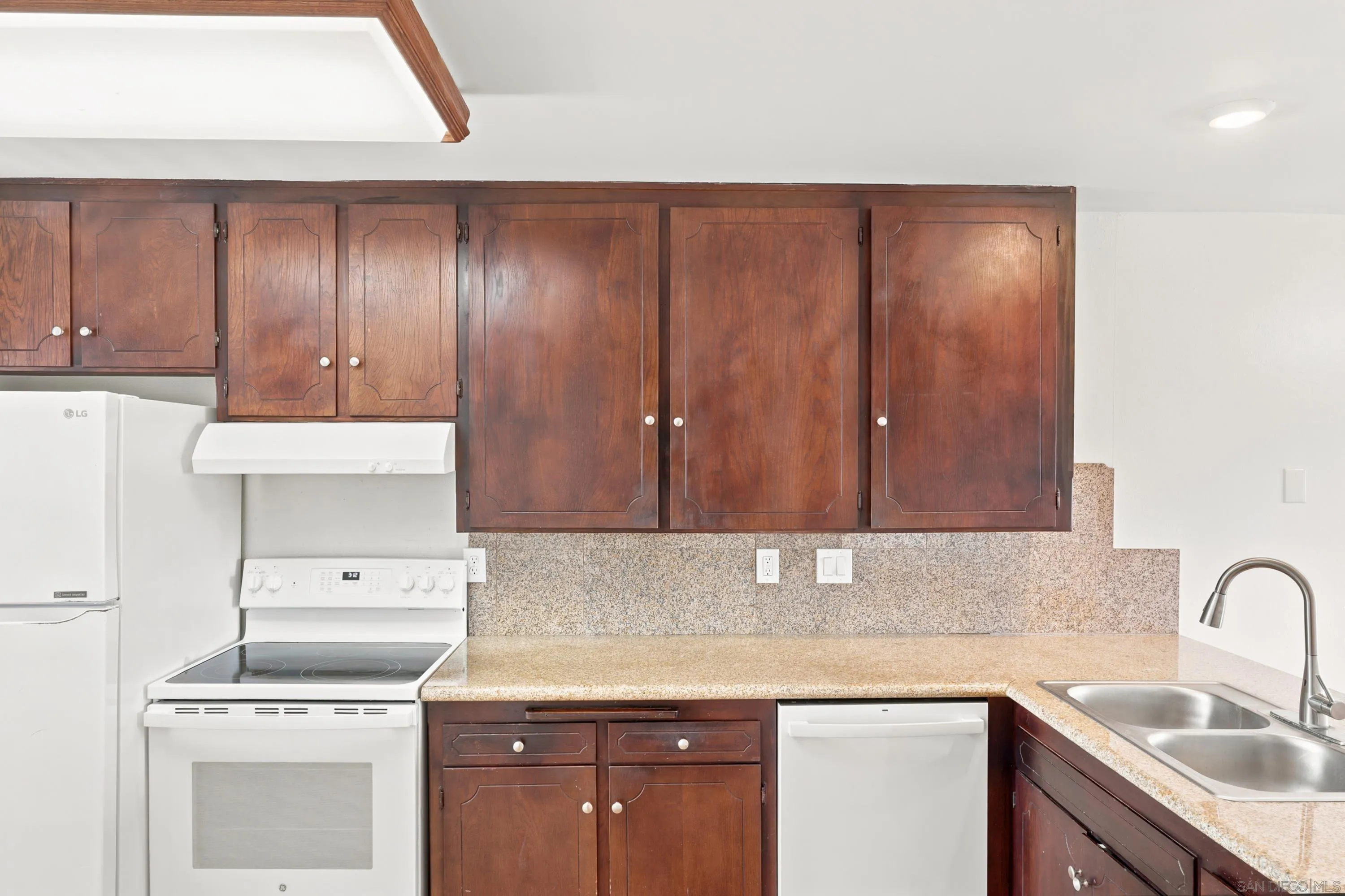 Photo #8: 260020697 Listing: Photo #8