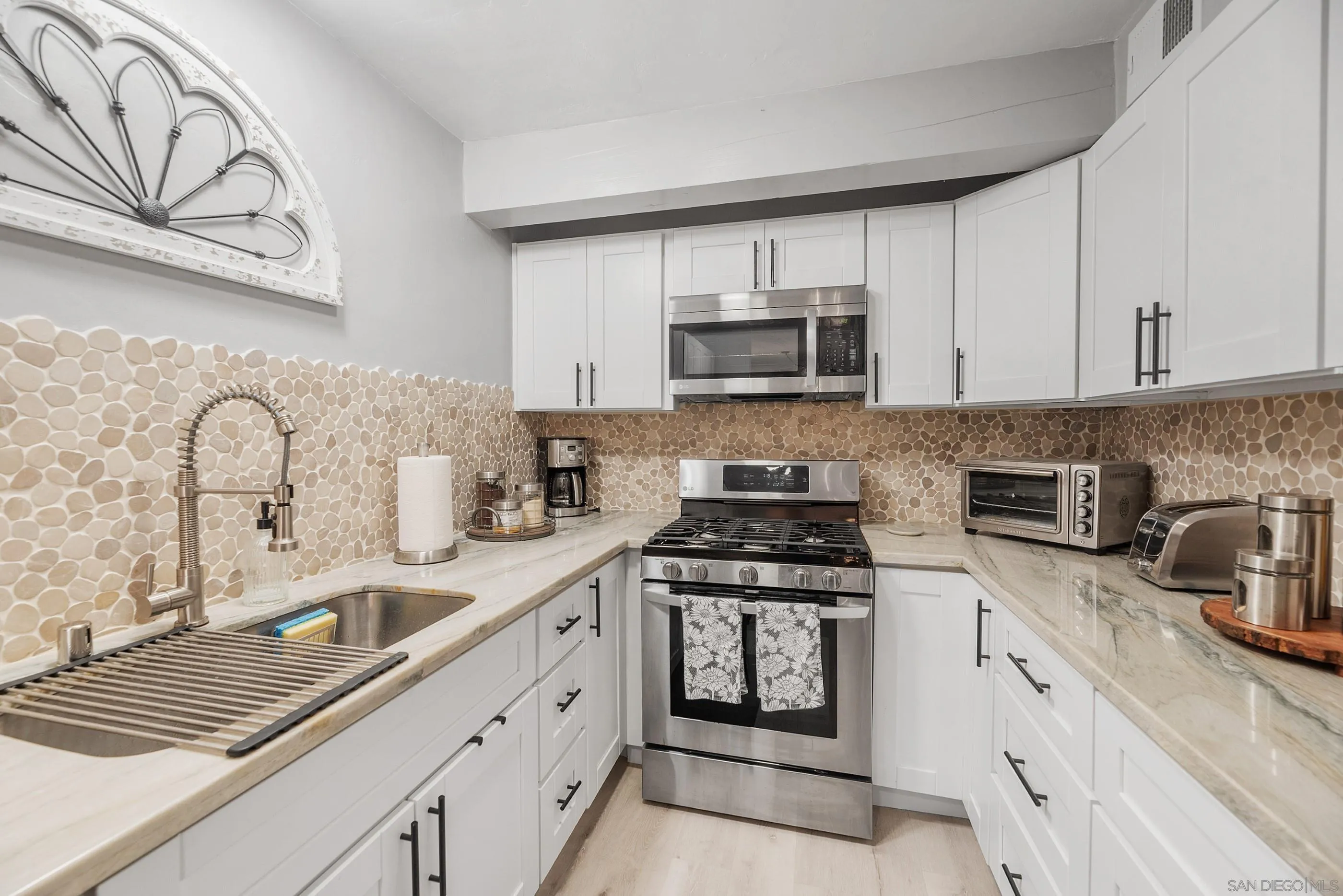 https://cdn.realtyfeed.com/cdn/127/260020703/0396dbf4ec7f72786da6243da19c432f.webp