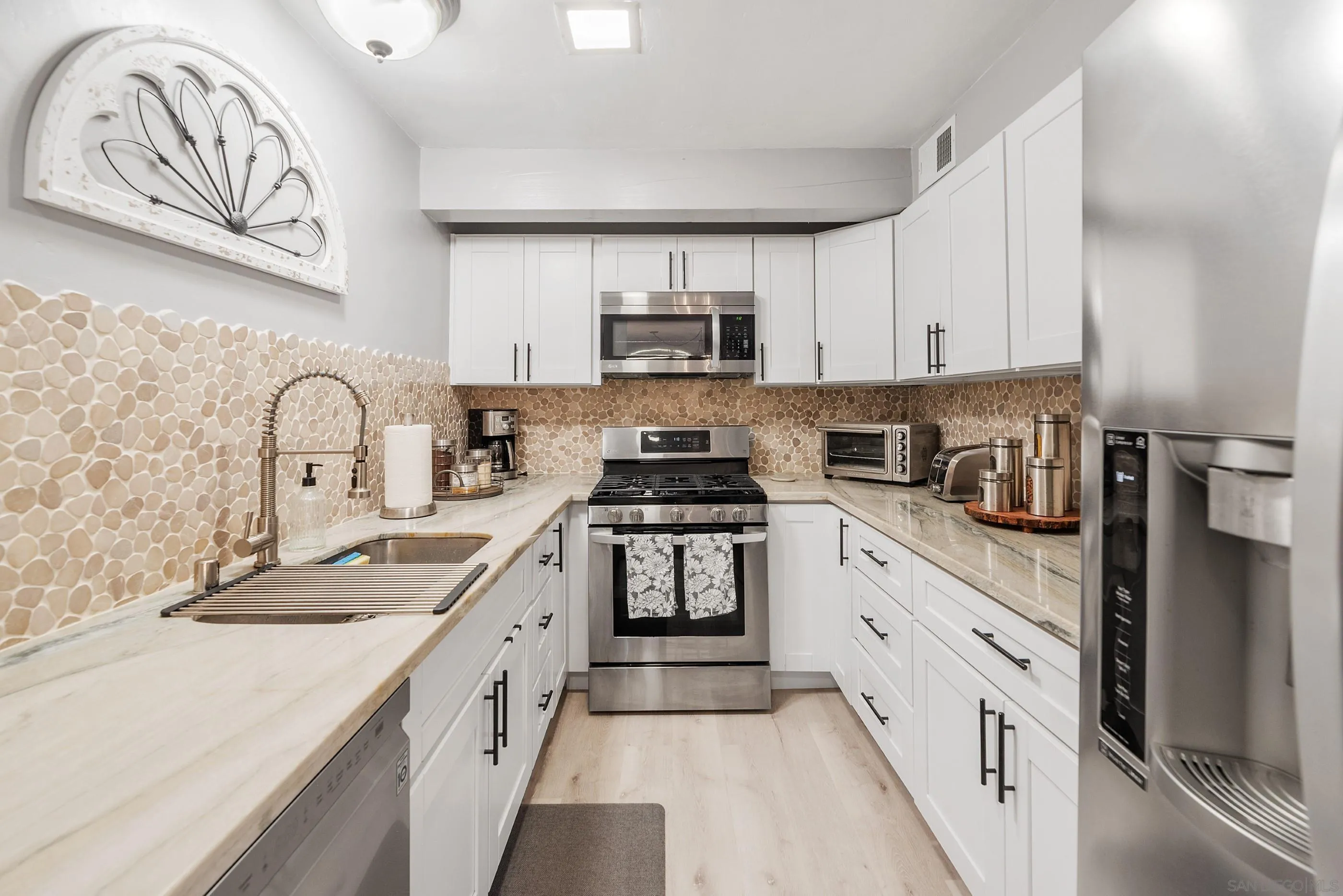 https://cdn.realtyfeed.com/cdn/127/260020703/c179231856670cb457d1c872211e0949.webp