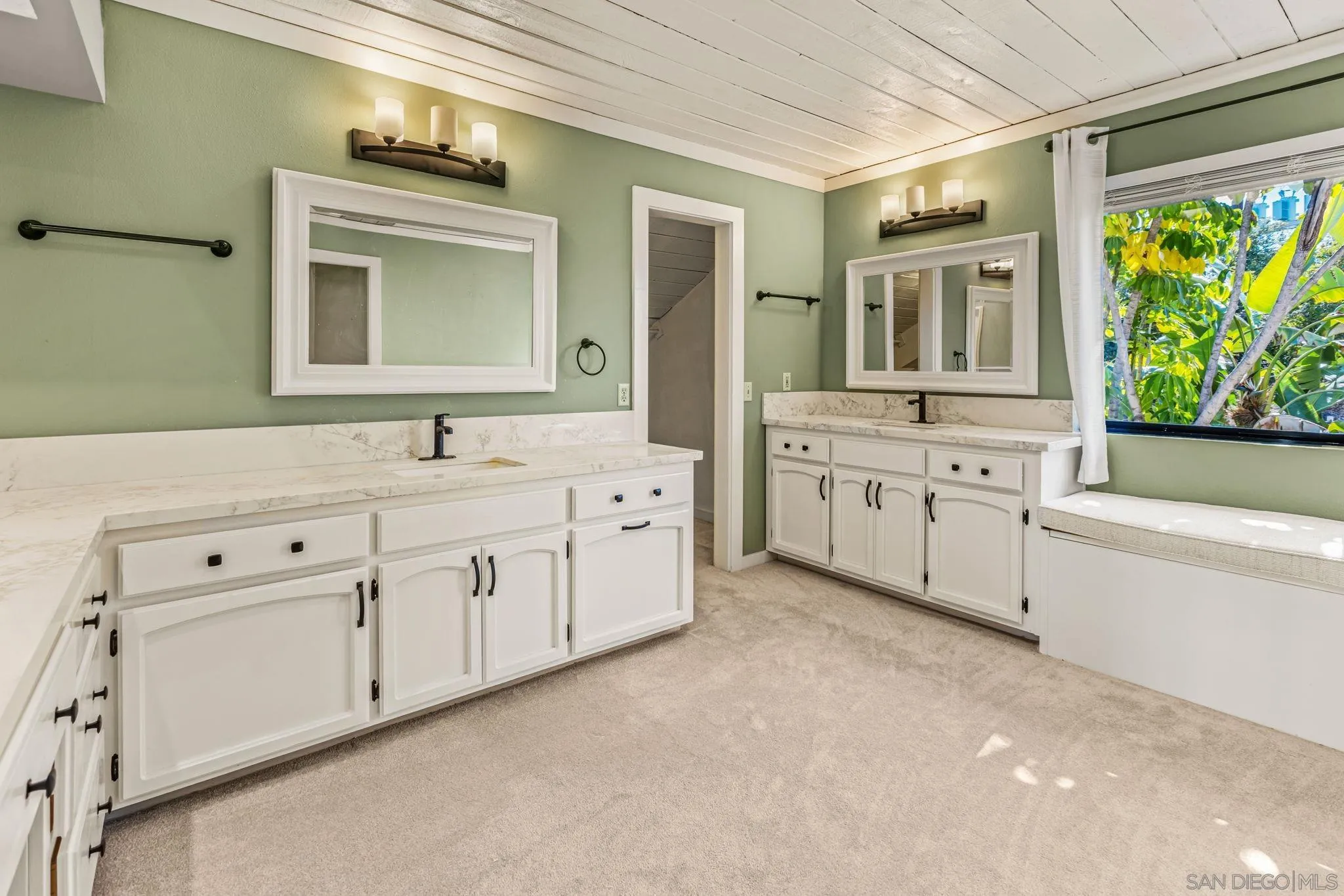 https://cdn.realtyfeed.com/cdn/127/260020710/1ba07d1a7c1b3b5a958f041bac24cb98.webp