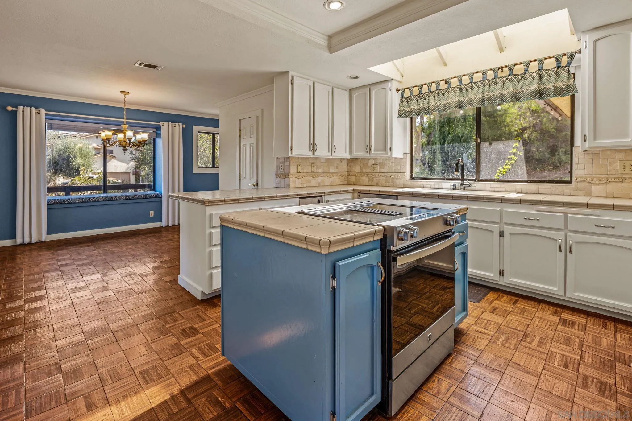 https://cdn.realtyfeed.com/cdn/127/260020710/482de733b8e9e85166cd14e226b5886f.webp