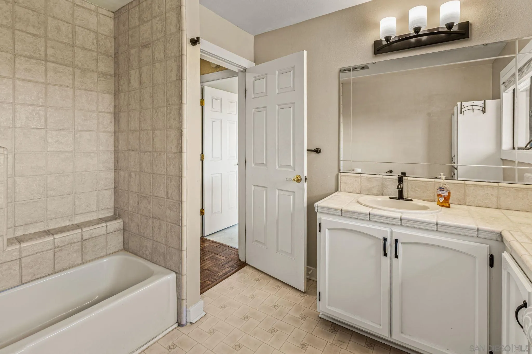https://cdn.realtyfeed.com/cdn/127/260020710/5ff860bb7e8664e607003c1e1d3d9f30.webp