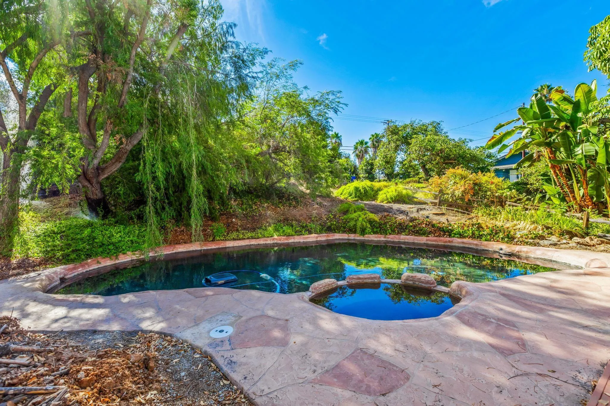 https://cdn.realtyfeed.com/cdn/127/260020710/b18dbf2af24de4ad801ffac29ac00590.webp