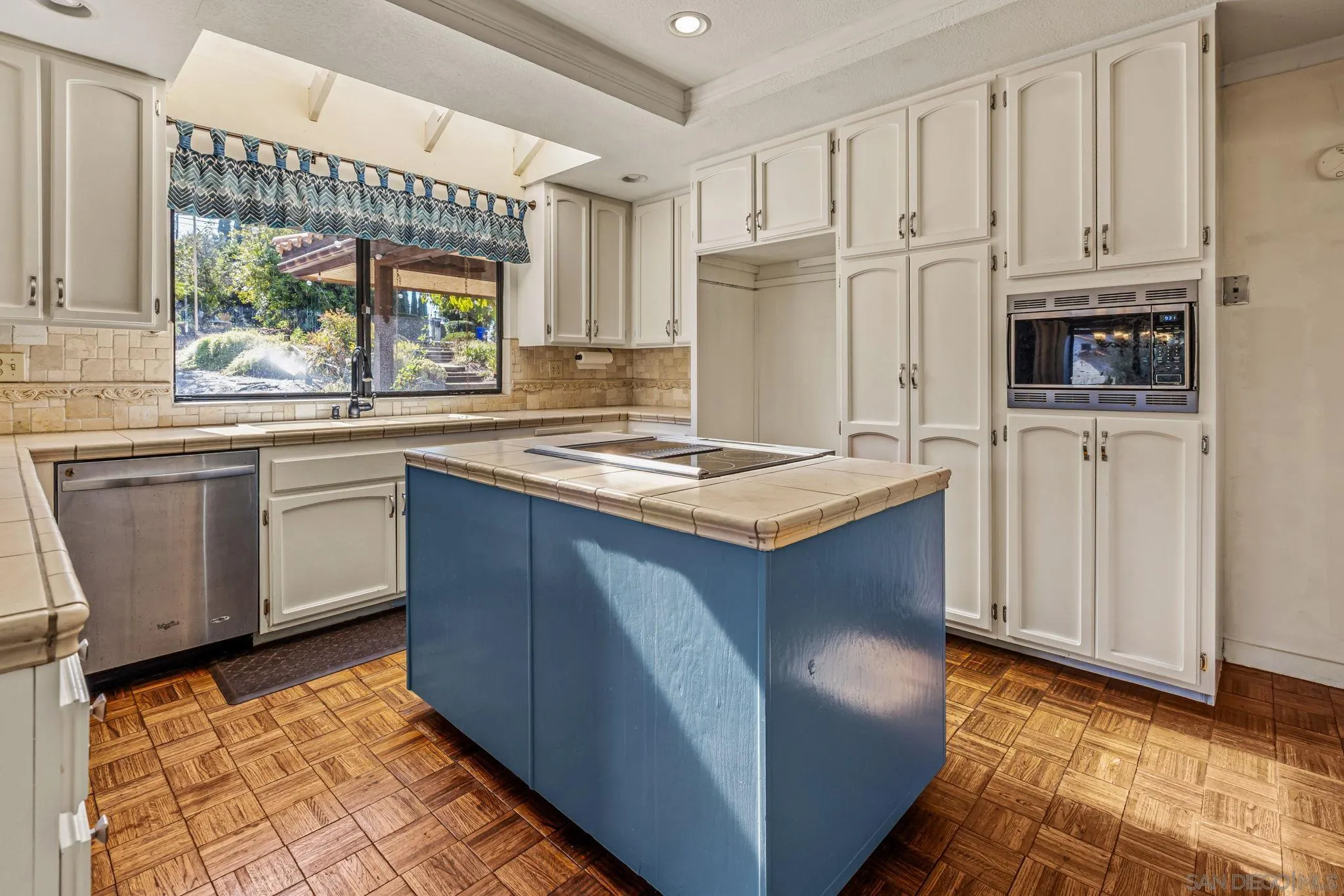 https://cdn.realtyfeed.com/cdn/127/260020710/c37c889409bbb1c78392241a6a35c547.webp