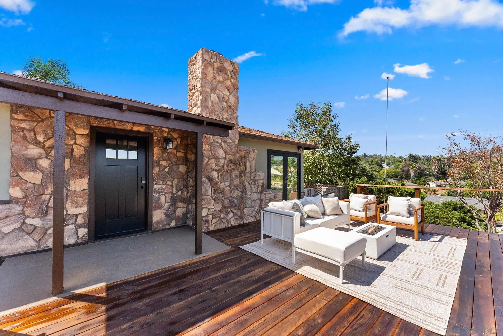 https://cdn.realtyfeed.com/cdn/127/260020714/027037149074cd72cfe3c1b50bb32cfa.webp