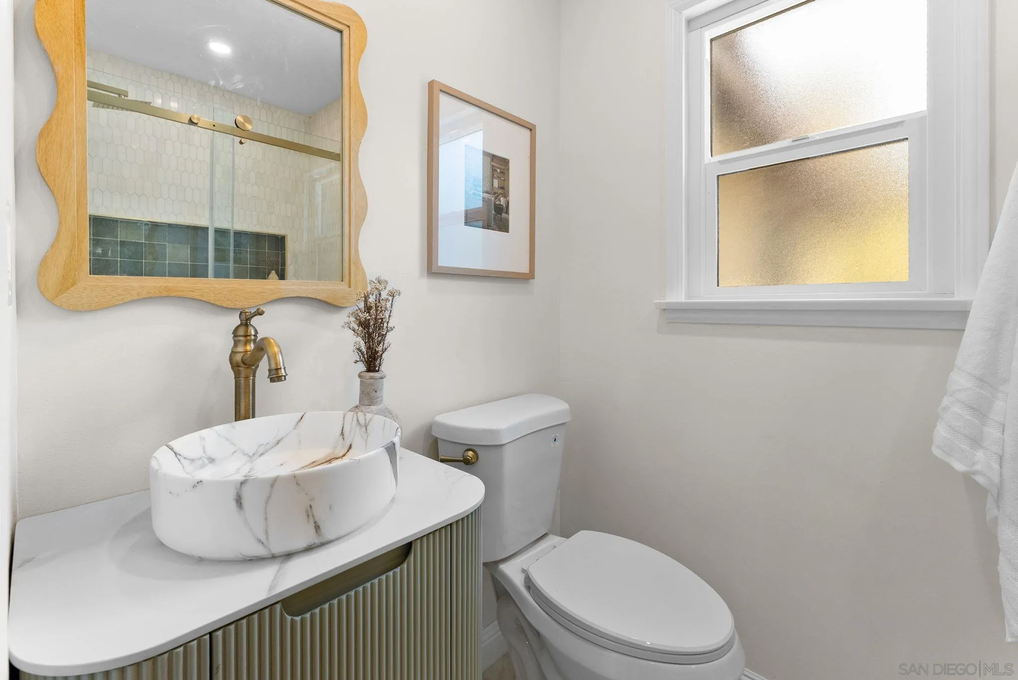 https://cdn.realtyfeed.com/cdn/127/260020714/28b3021b48043d4395588629ae9989ec.webp