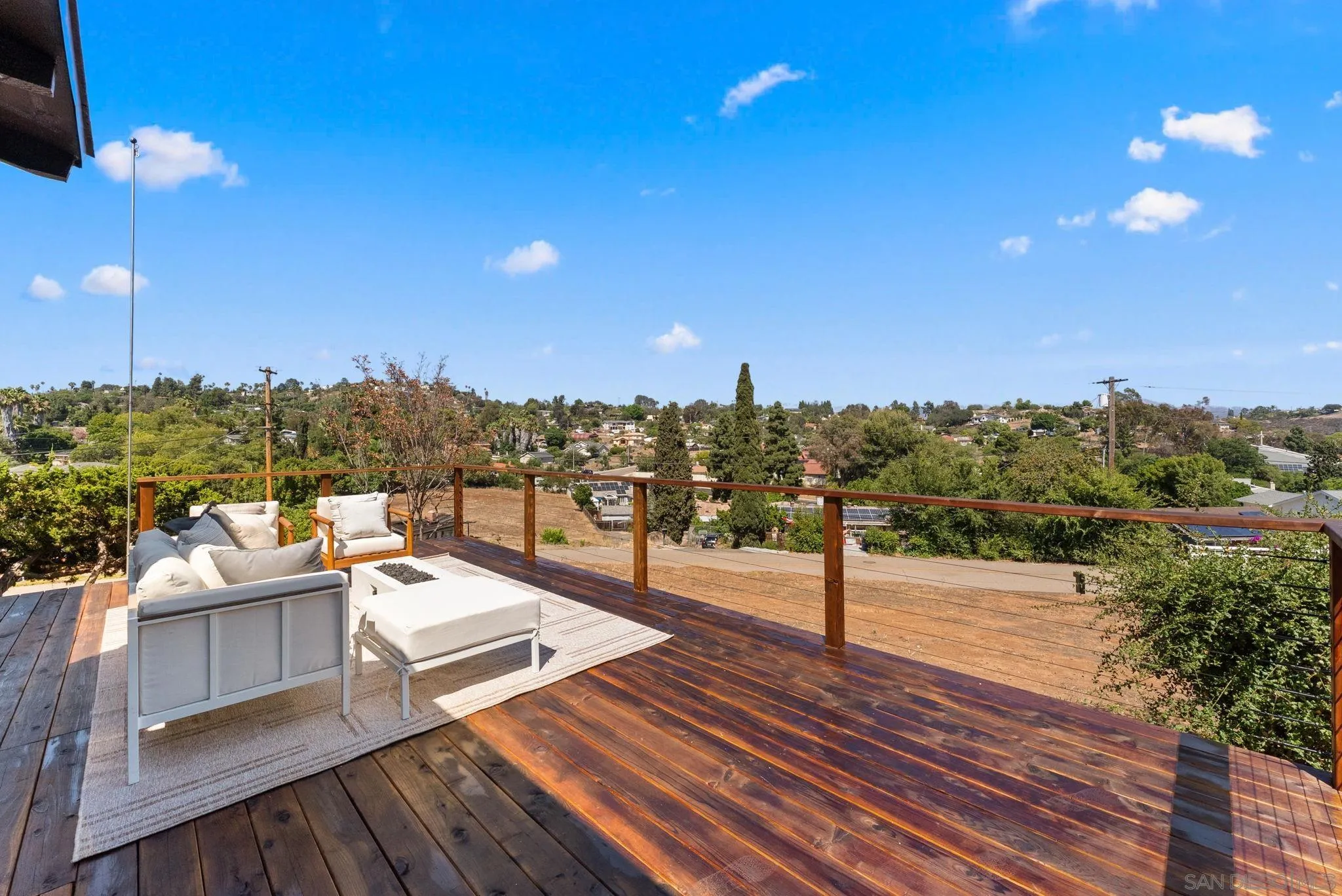 https://cdn.realtyfeed.com/cdn/127/260020714/aac7770bc770460982d50a2cfdb9b719.webp