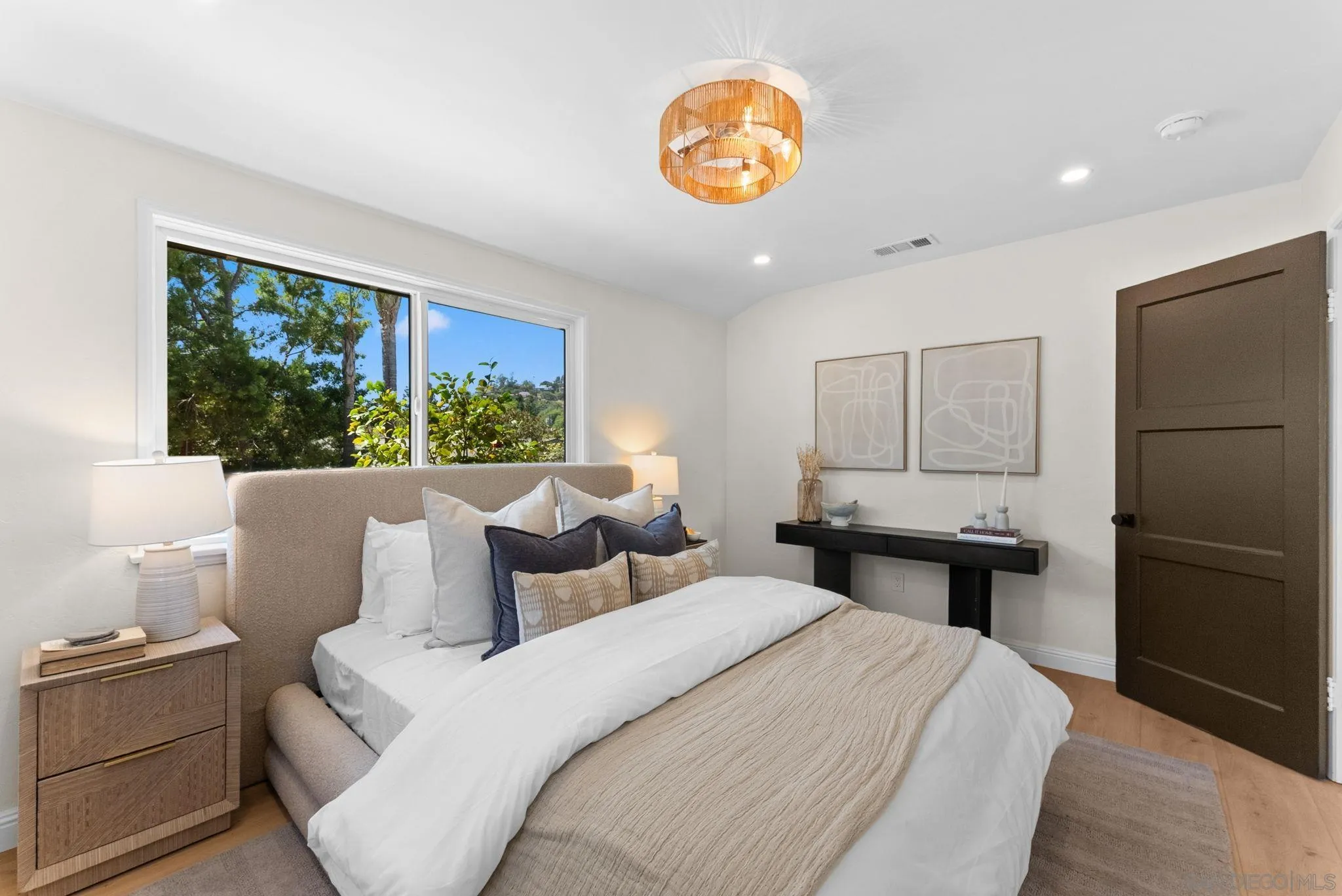 https://cdn.realtyfeed.com/cdn/127/260020714/b080f1cbb78249cb8dbf4b5428c471ea.webp