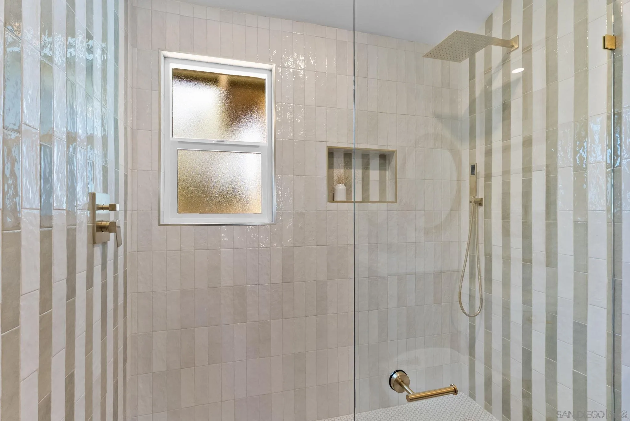 https://cdn.realtyfeed.com/cdn/127/260020714/b3b449699d7226496ff05337e6b5be55.webp