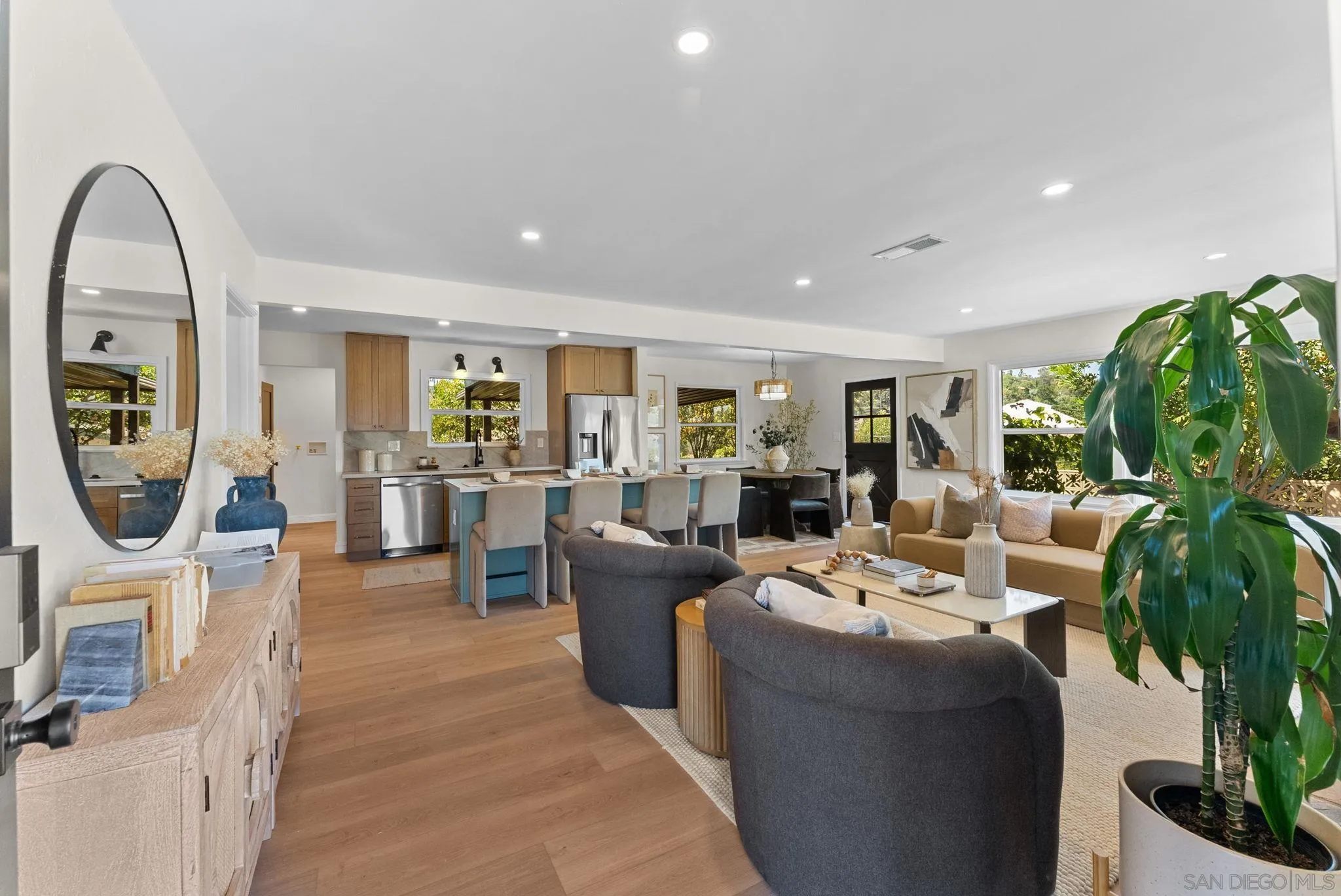 https://cdn.realtyfeed.com/cdn/127/260020714/cf265e5ca5009cf7dc2d26b4454008ff.webp
