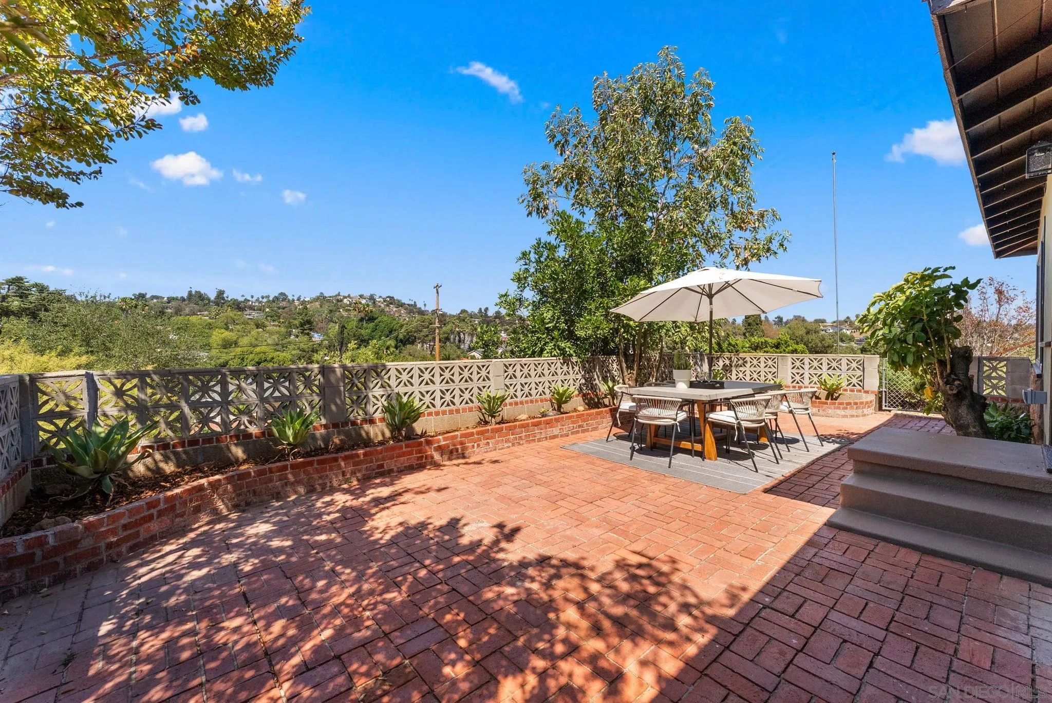 https://cdn.realtyfeed.com/cdn/127/260020714/d7f8f1d88fdacc2e9793a597e7b90468.webp