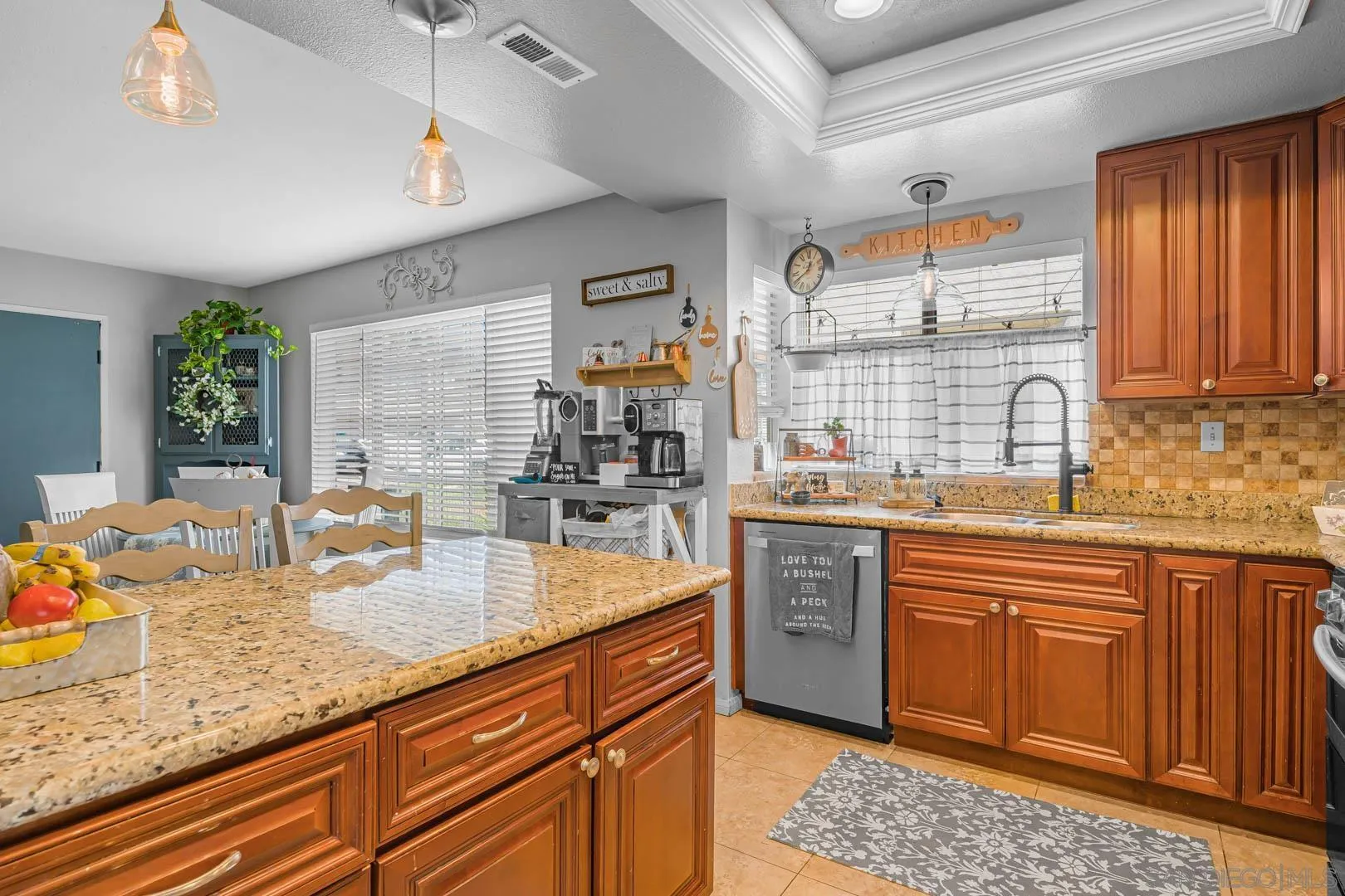 https://cdn.realtyfeed.com/cdn/127/260020715/00c7a3d090d20db25803f22b8fdaa4d3.webp
