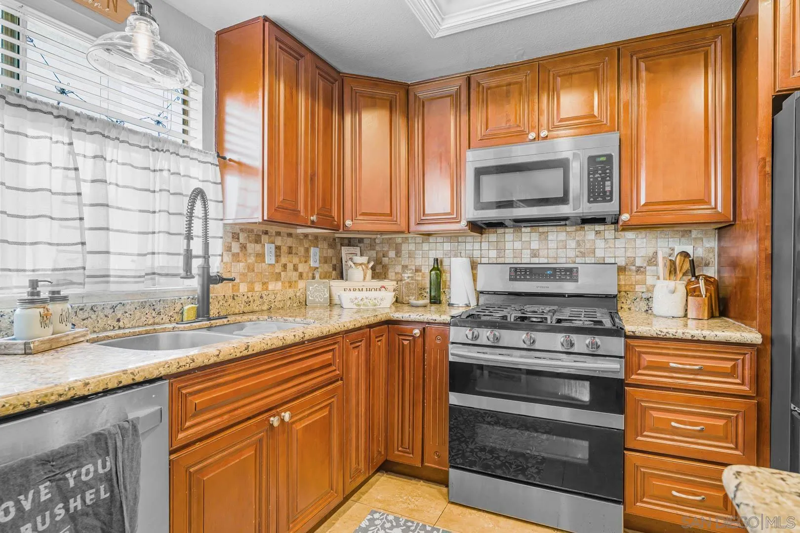 https://cdn.realtyfeed.com/cdn/127/260020715/28a47b8483a6e3c03eba6f7596b669b0.webp