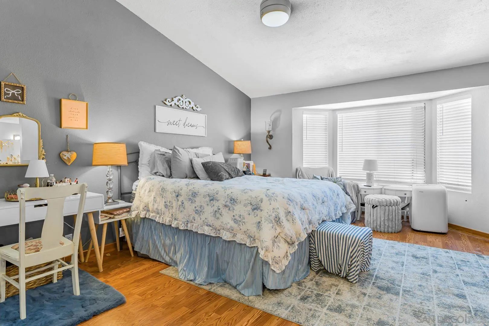 https://cdn.realtyfeed.com/cdn/127/260020715/b82188f05b7af0263c3087b2636e1af2.webp