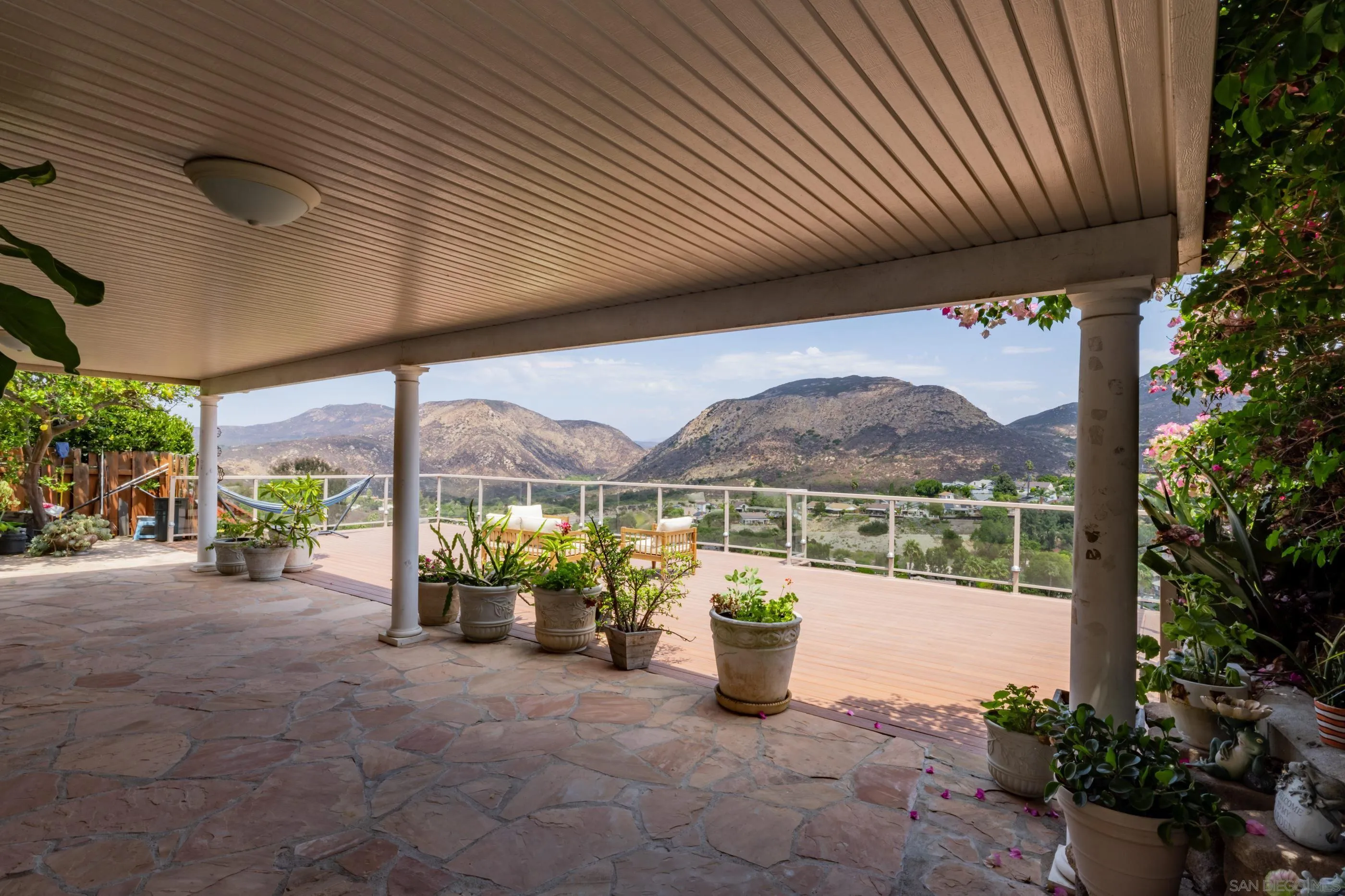 https://cdn.realtyfeed.com/cdn/127/260020719/3b25a5bab3d3a941ddd89dfb16c46cb9.webp