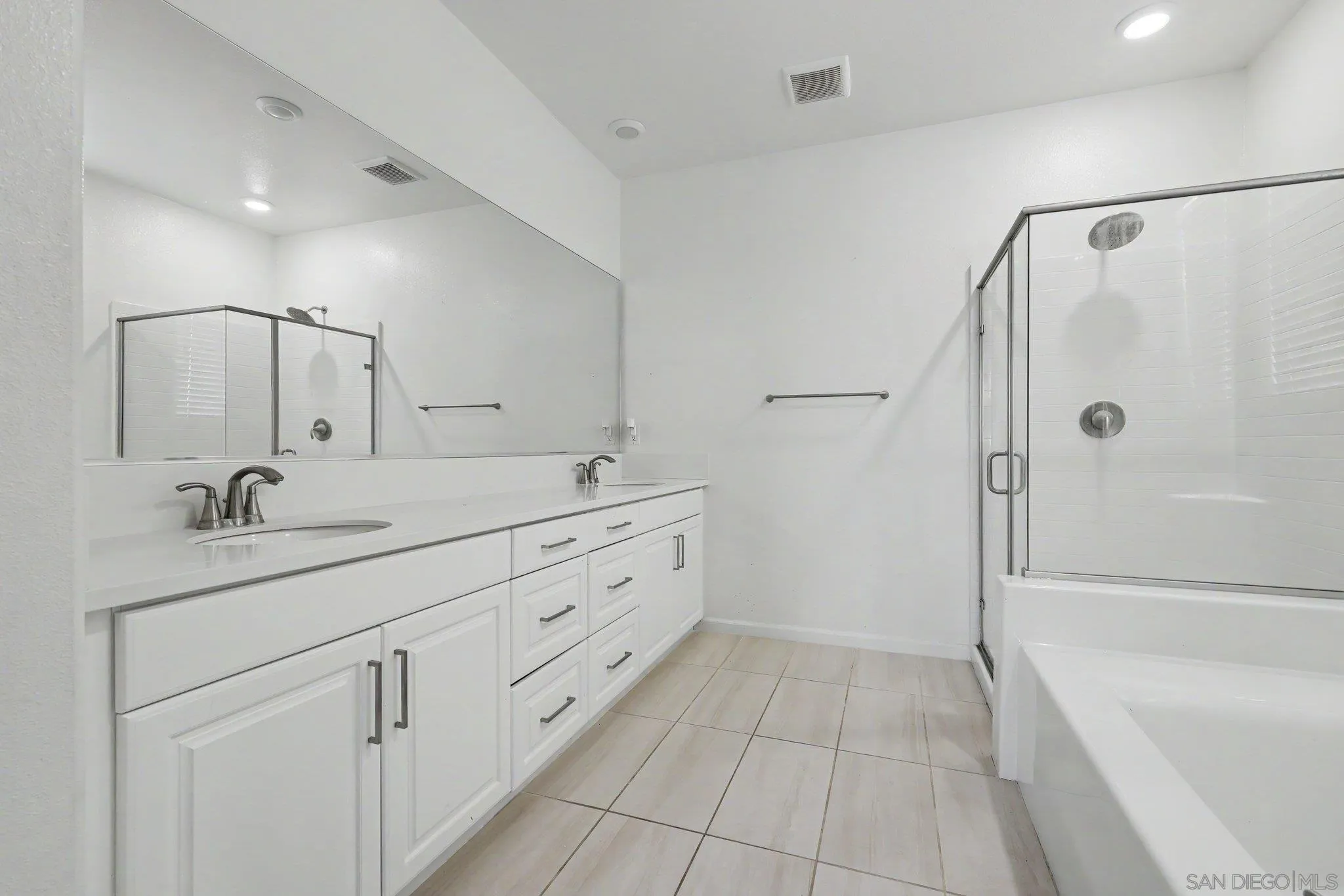 https://cdn.realtyfeed.com/cdn/127/260020724/2bc32cda9532ab40f56e53b7a8b3e75b.webp