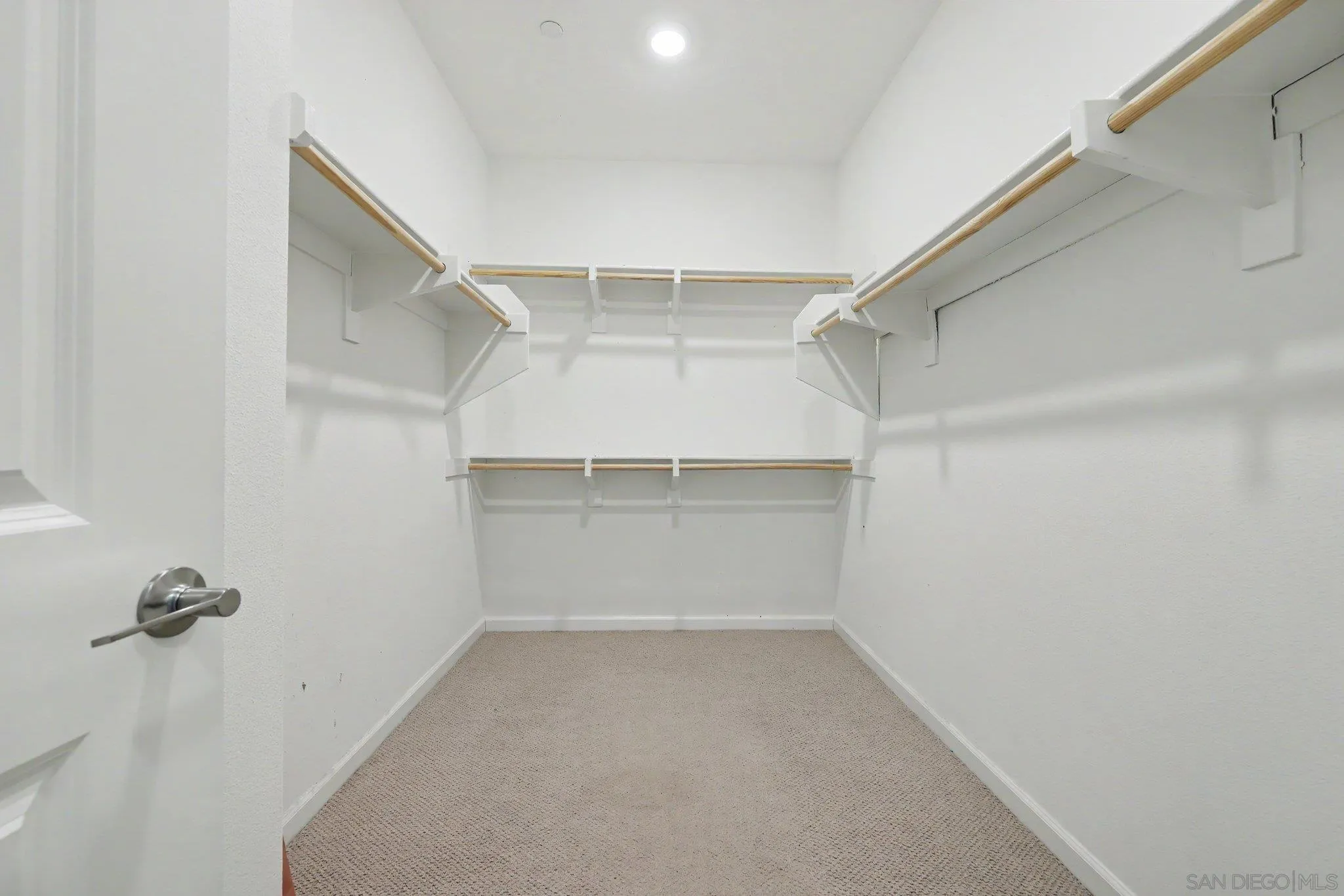 https://cdn.realtyfeed.com/cdn/127/260020724/cf4e5aa7da497475ae10676b564e0d87.webp