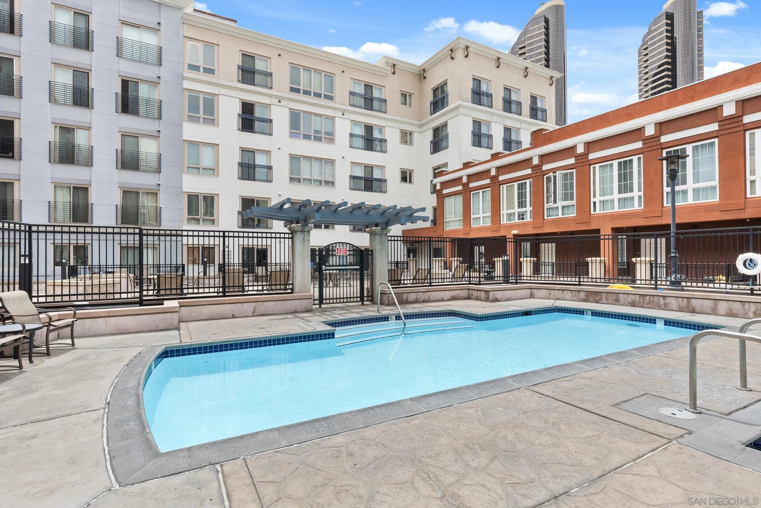 https://cdn.realtyfeed.com/cdn/127/260020725/39a1411b80f1b440f8f69ab706e318cc.webp