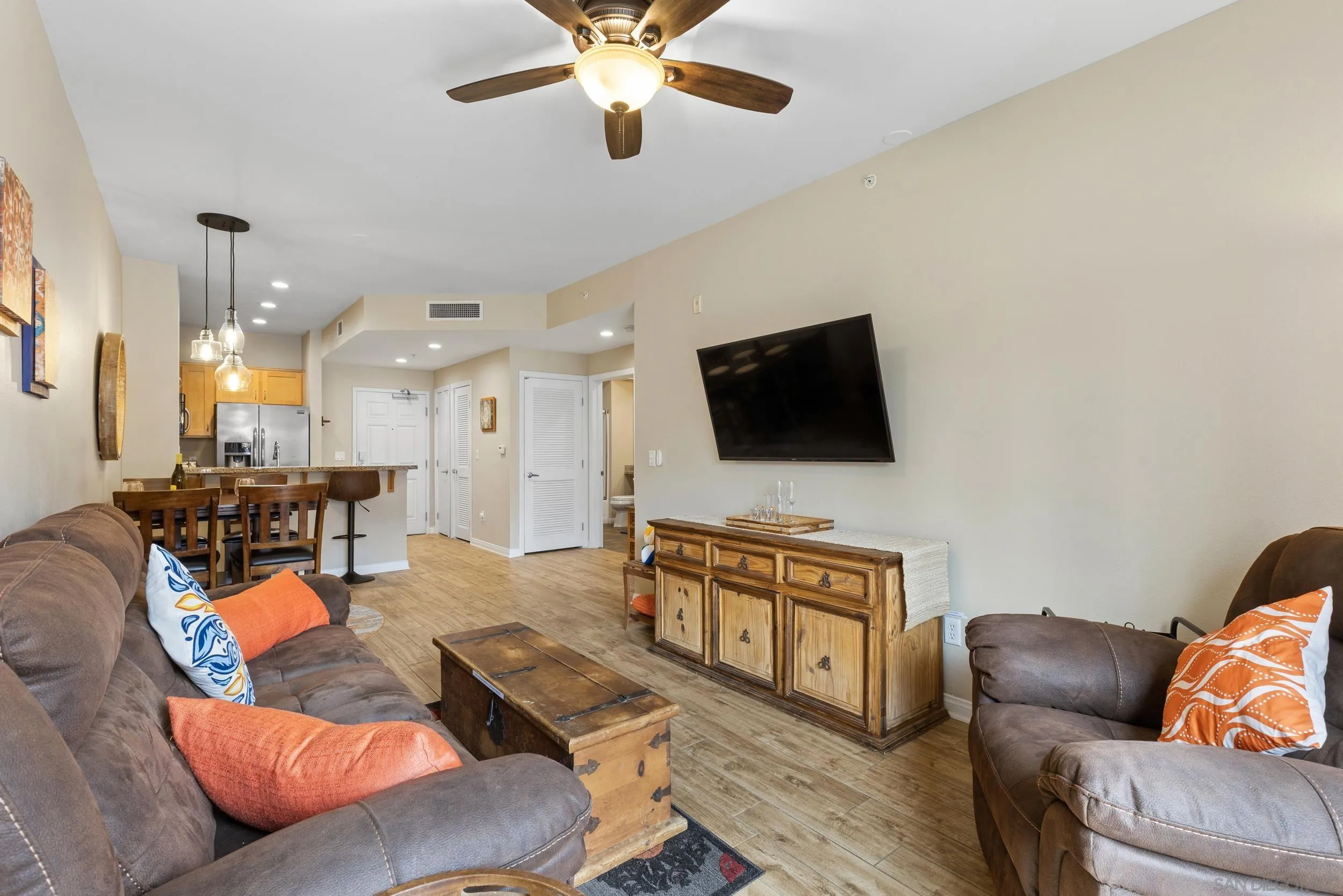 https://cdn.realtyfeed.com/cdn/127/260020725/8eb414ab4f4af90c1b895bb12b82f7b5.webp