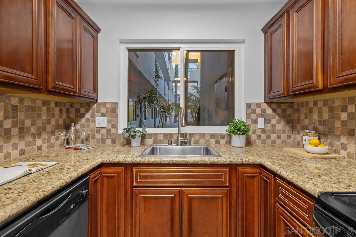 https://cdn.realtyfeed.com/cdn/127/260020727/2d8b4b9a22dd3dff3f8b864193a43a68.webp