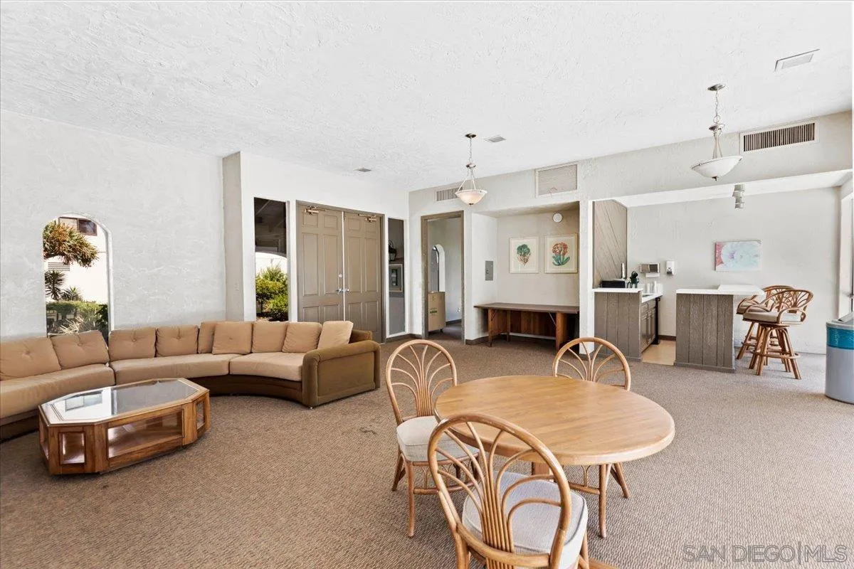 https://cdn.realtyfeed.com/cdn/127/260020729/122f2439cb989160f27b64c49ea82465.webp