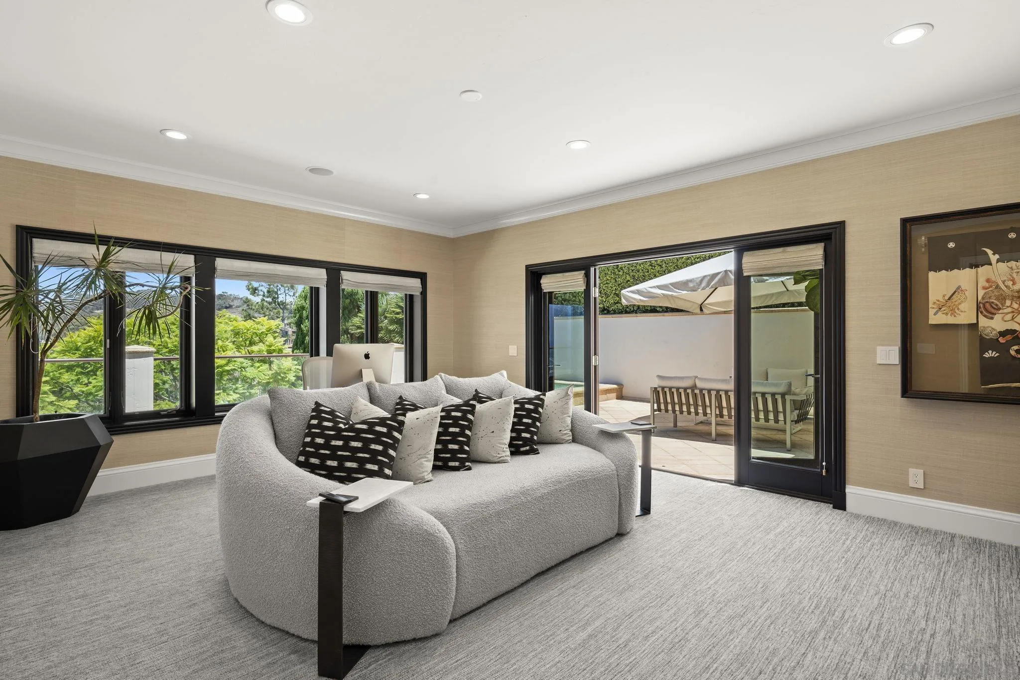 https://cdn.realtyfeed.com/cdn/127/260020730/811765dc97ee9975bbbf466995ad4702.webp