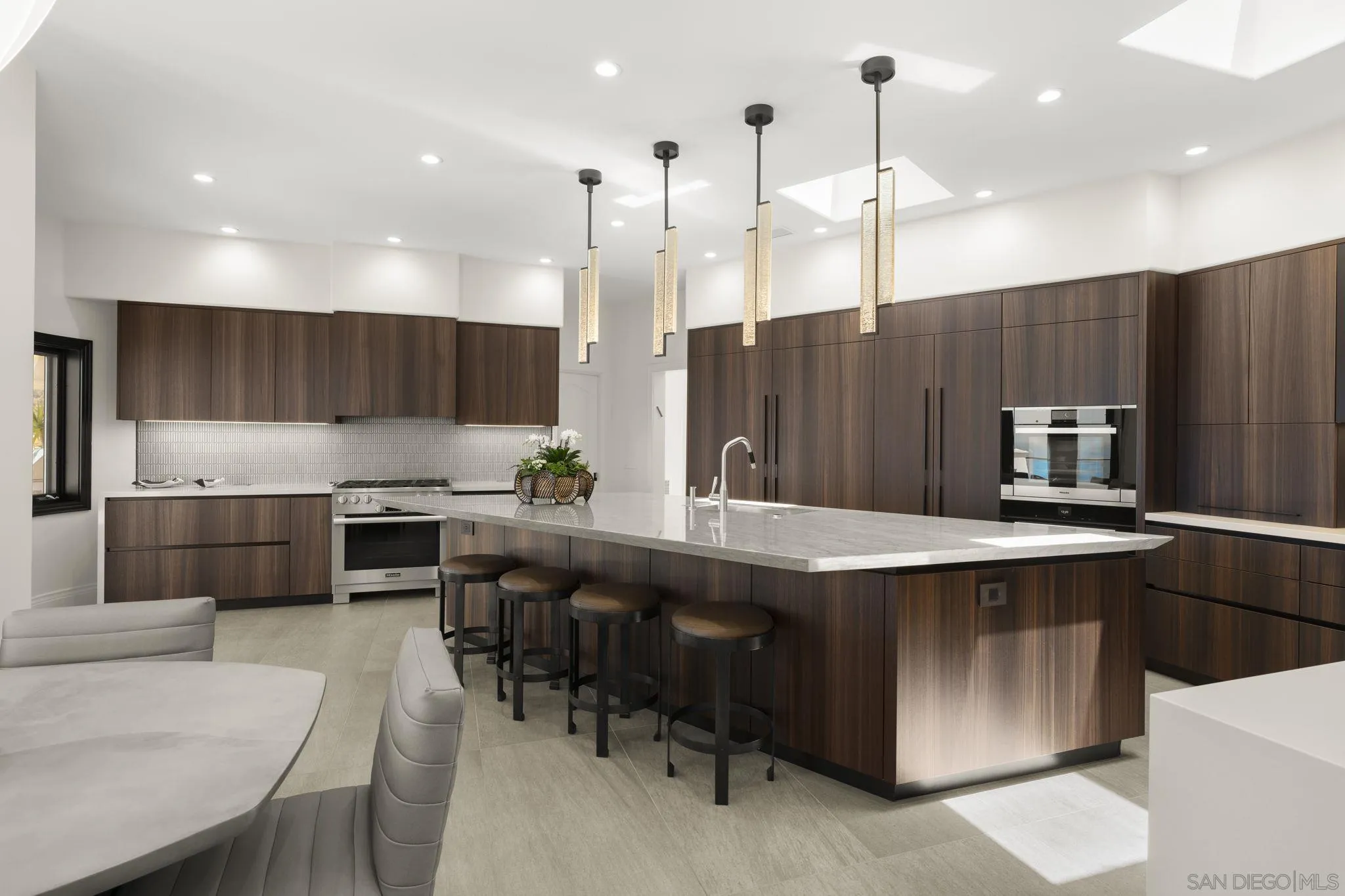 https://cdn.realtyfeed.com/cdn/127/260020730/daeb4e902cdcb4e652a35edea1fb598a.webp