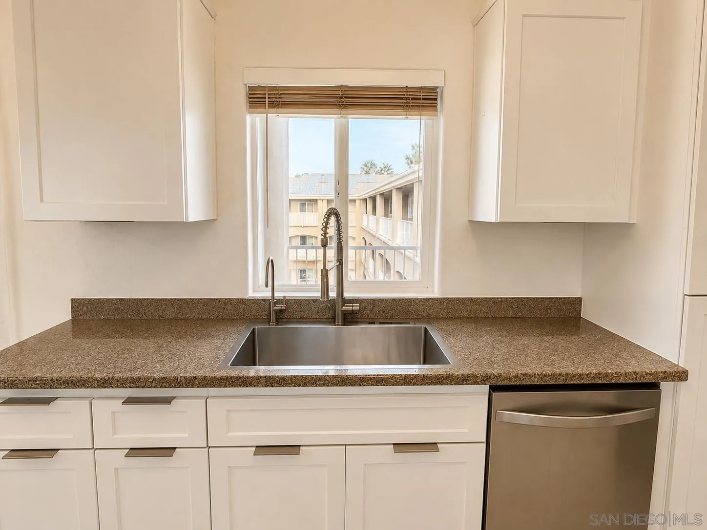 https://cdn.realtyfeed.com/cdn/127/260020731/00df8f46de454c4a8933137538af709d.webp