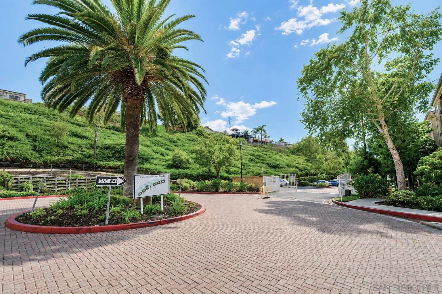 https://cdn.realtyfeed.com/cdn/127/260020731/8b88c4ddf5f27efb529008377d76a56b.webp