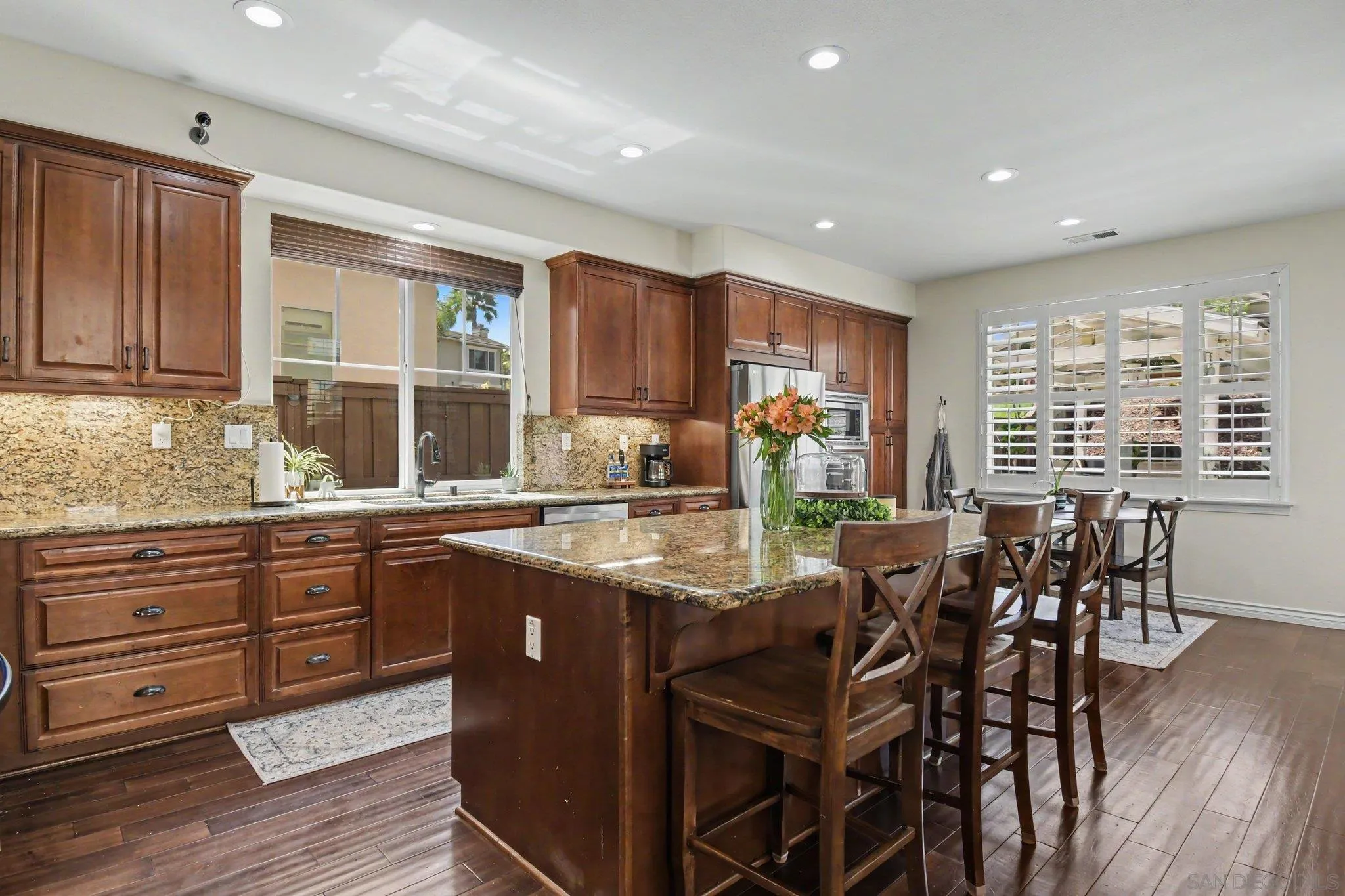 https://cdn.realtyfeed.com/cdn/127/260020732/00fb03edbca5d111f12e55769b509ac0.webp