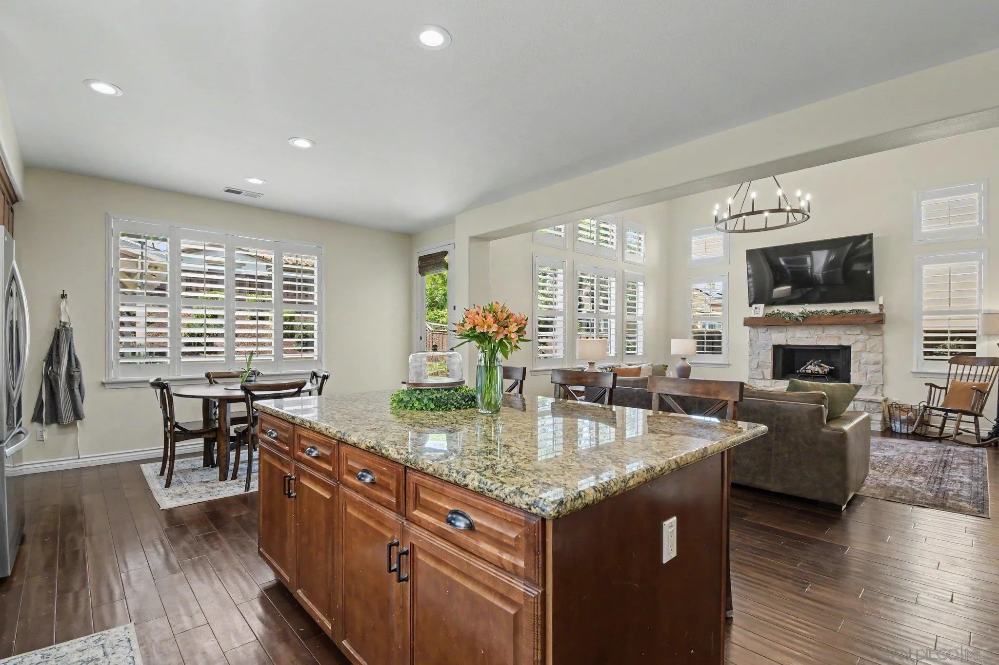 https://cdn.realtyfeed.com/cdn/127/260020732/01a69c5986cacd9b05a07d0dc5828cc9.webp