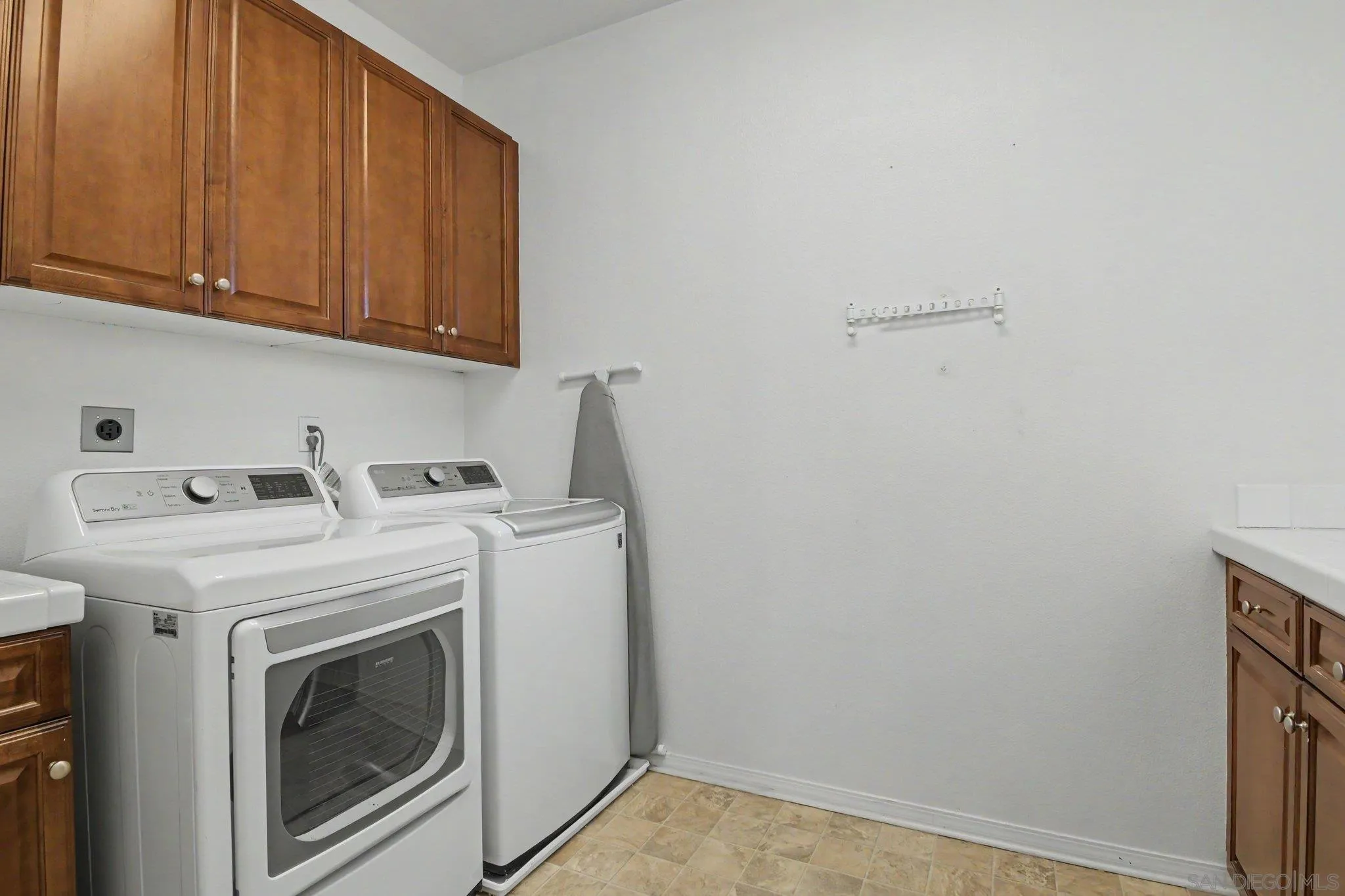 https://cdn.realtyfeed.com/cdn/127/260020732/a2896a7ee8bae6f6dce1c602372197df.webp