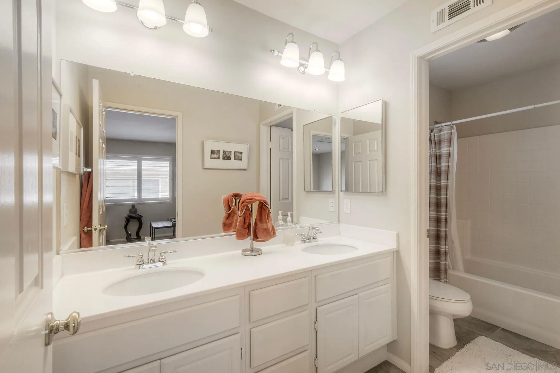 https://cdn.realtyfeed.com/cdn/127/260020734/00d2ffbcb10e81fa11cfa3de144f7481.webp