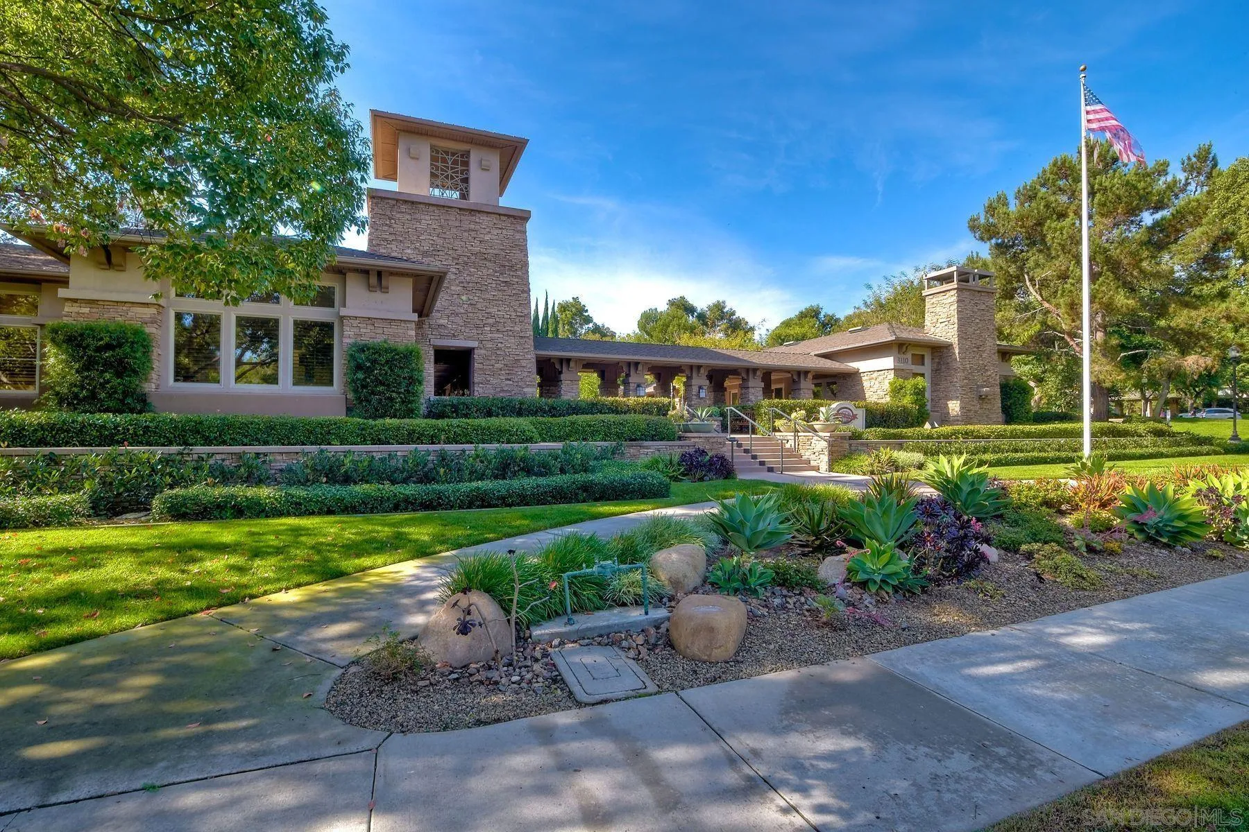 https://cdn.realtyfeed.com/cdn/127/260020734/3cec1ca5bb18fe22e3c4e51a44d548c6.webp