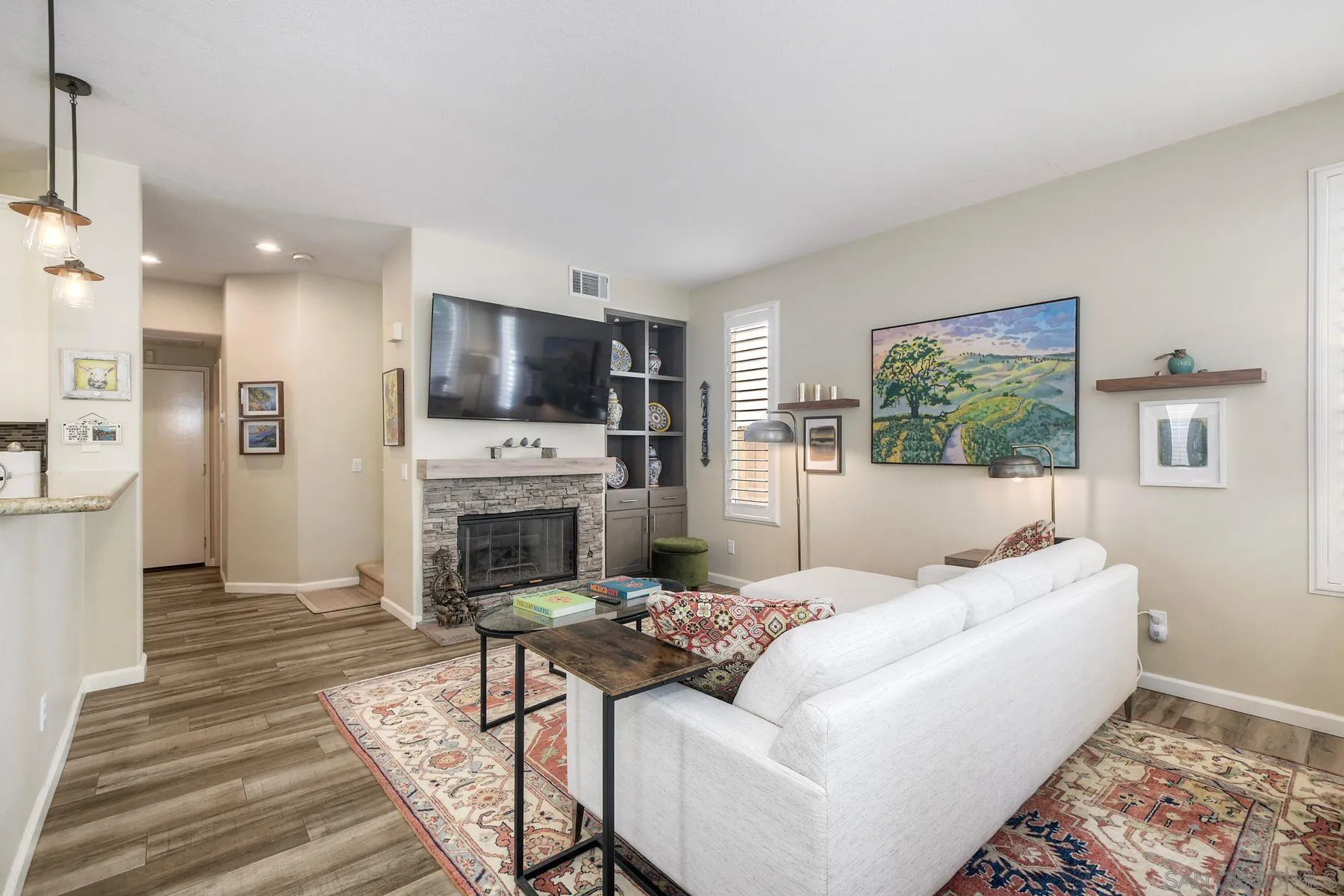 https://cdn.realtyfeed.com/cdn/127/260020734/73df4d3bd9c311260bdcd5746fc4e859.webp