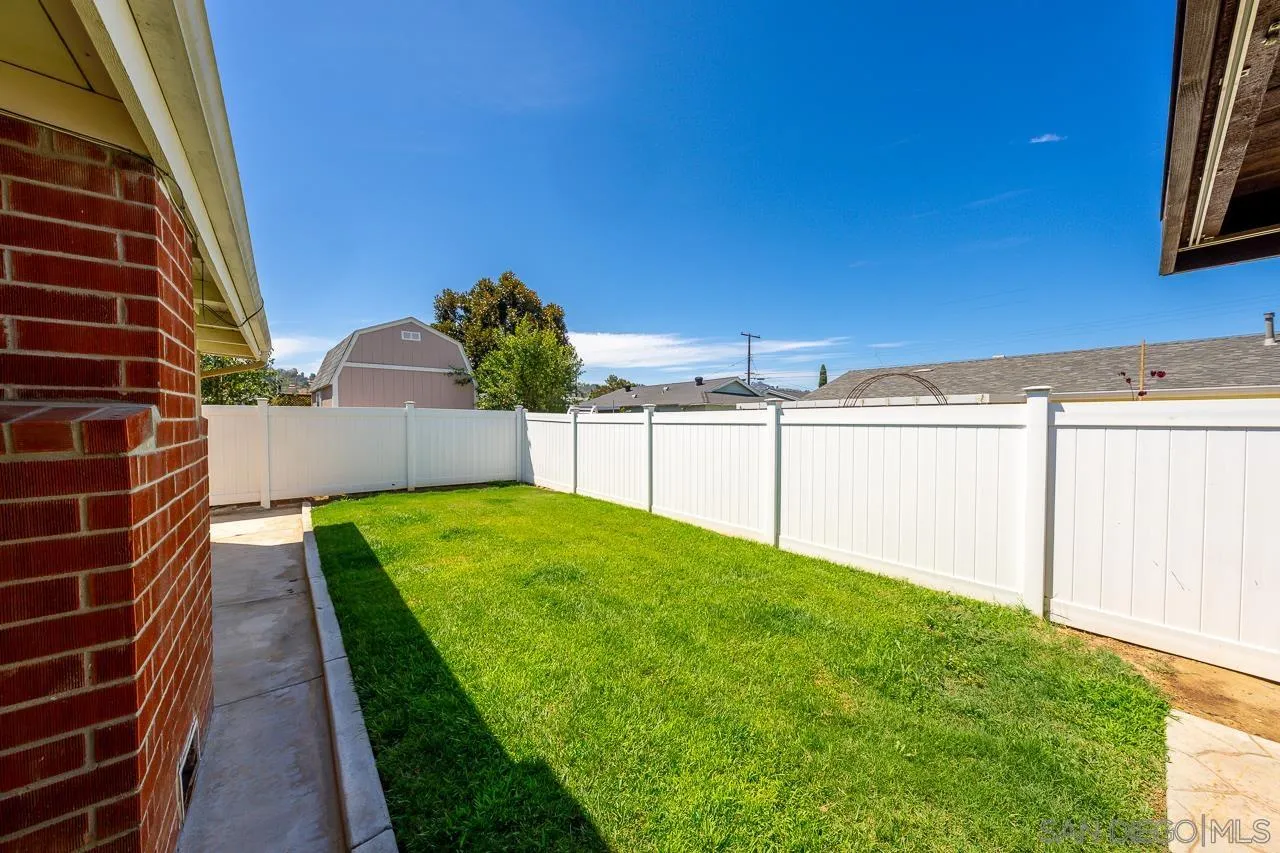 https://cdn.realtyfeed.com/cdn/127/260020735/33a4a2cf10b9b56d04006b31ae6ff3de.webp