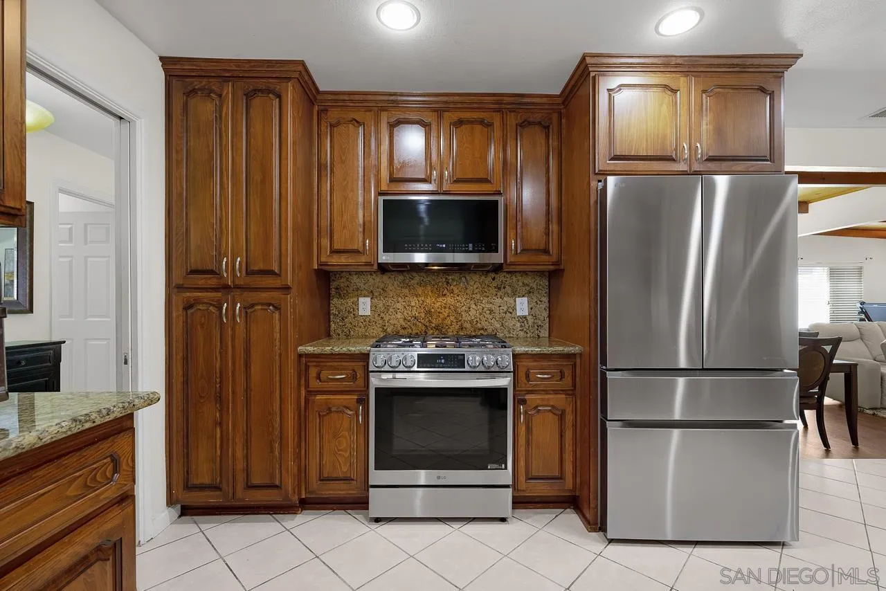 https://cdn.realtyfeed.com/cdn/127/260020735/cf145d4ff3d11475a8a372592fbfc886.webp