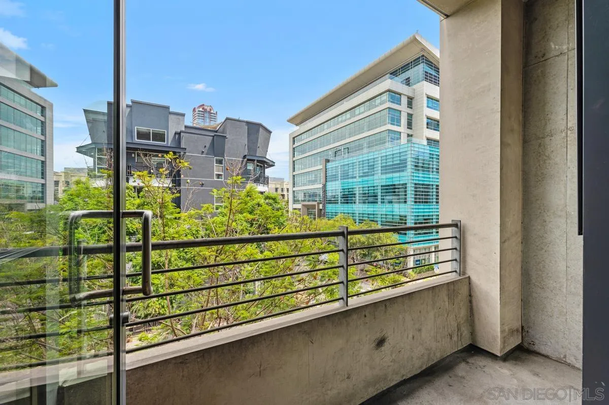 https://cdn.realtyfeed.com/cdn/127/260020736/36a432522a7a0858714f5591bf9cd69d.webp
