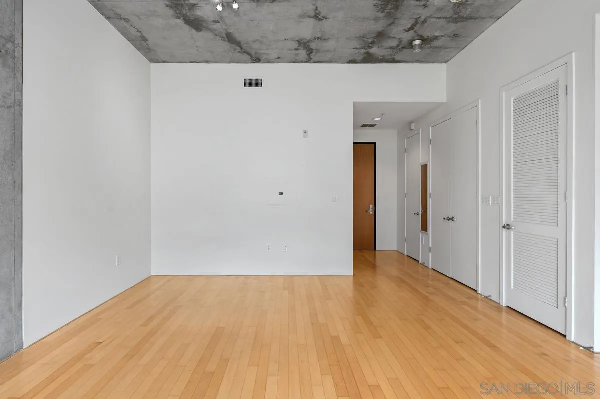 https://cdn.realtyfeed.com/cdn/127/260020736/774b8ddd9d80decdabe3741d00ca798c.webp