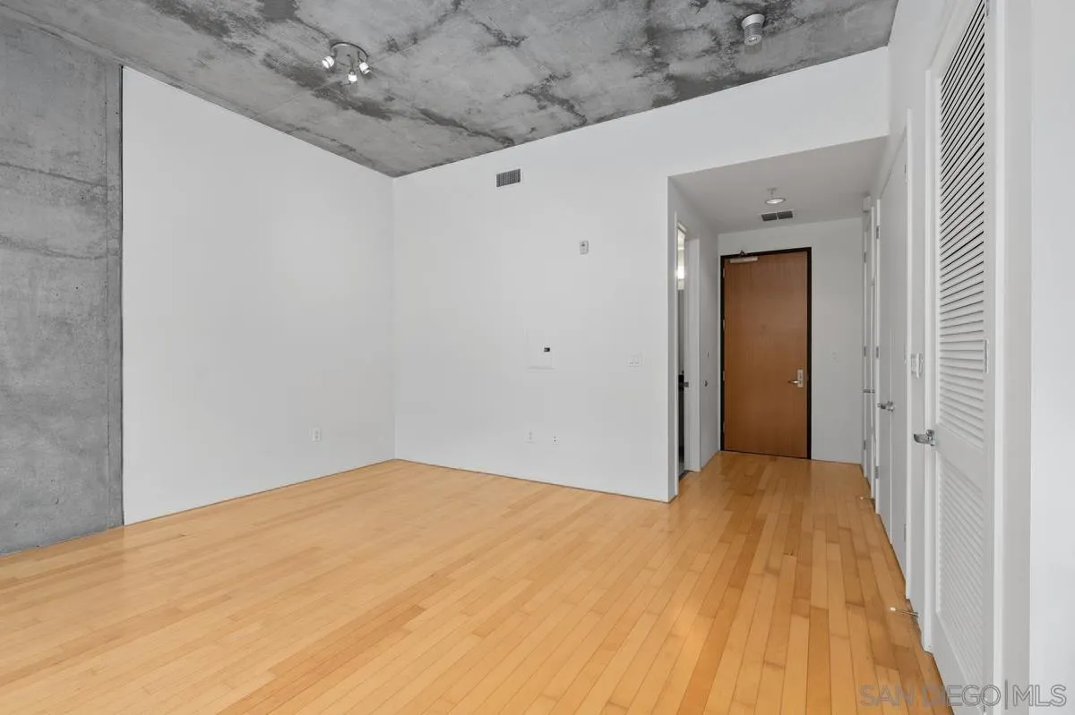 https://cdn.realtyfeed.com/cdn/127/260020736/cb7611cf27c682f4ba5a731352b401b9.webp