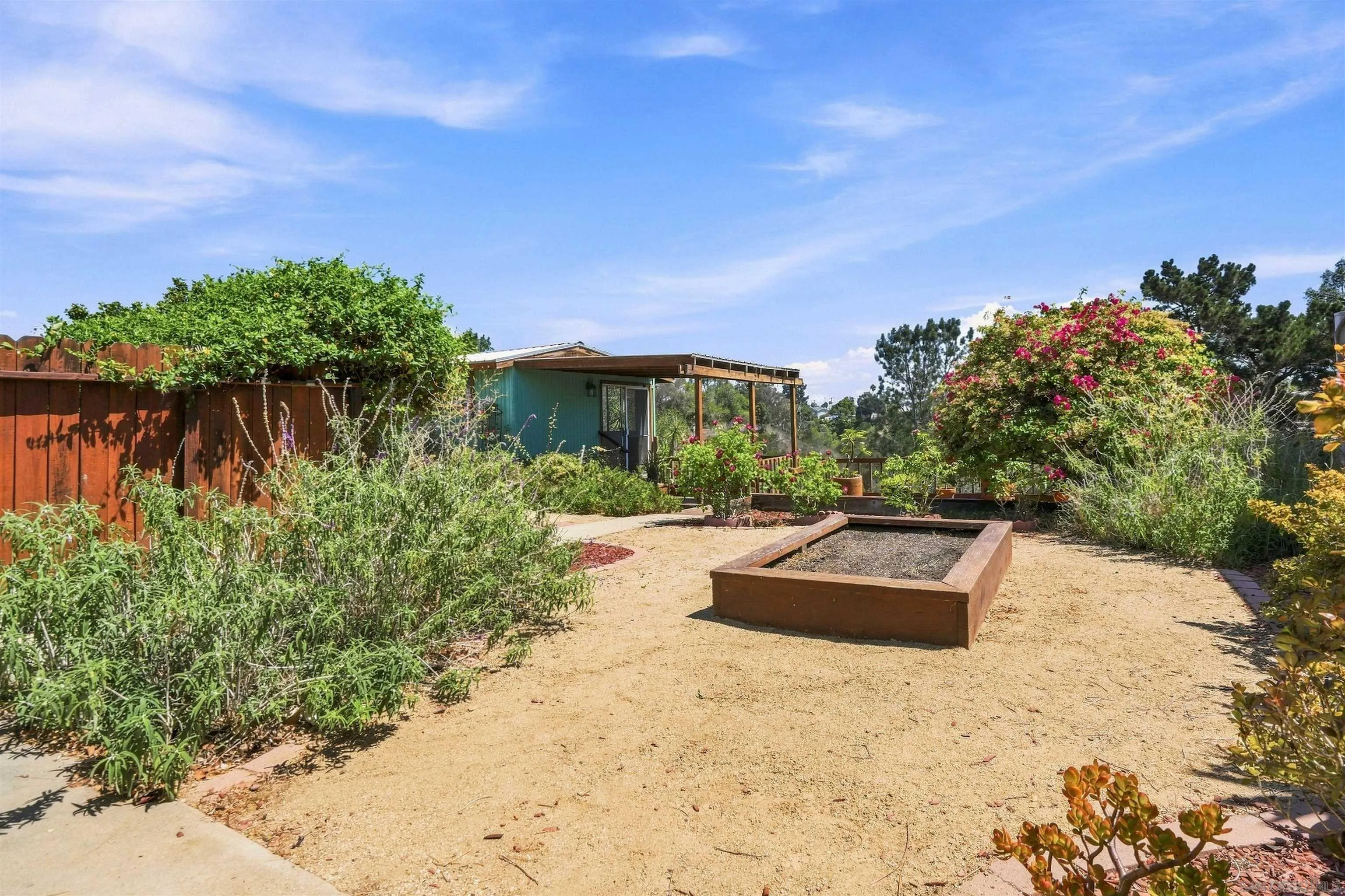 https://cdn.realtyfeed.com/cdn/127/260020737/ab56e1ff7d61db83f7df999e7f8240cb.webp