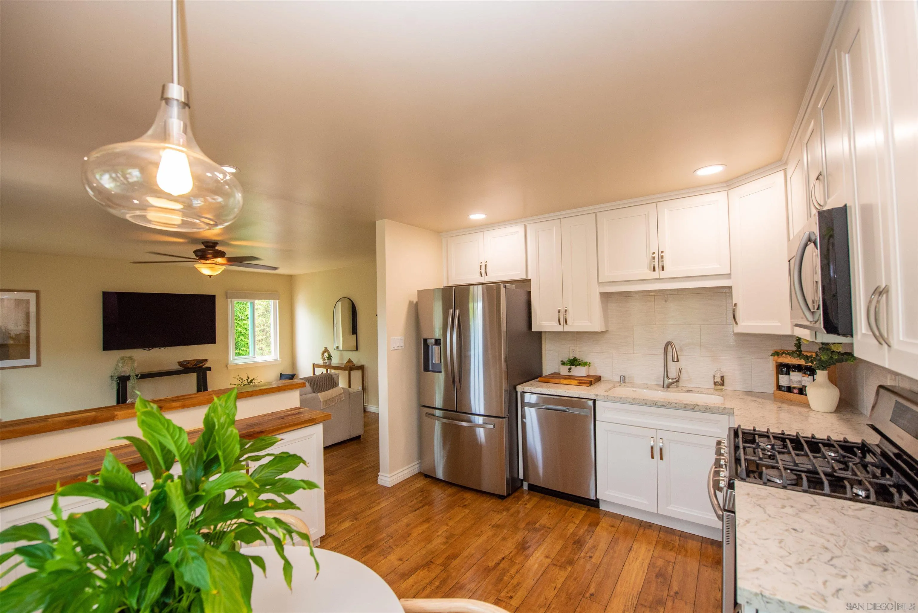 https://cdn.realtyfeed.com/cdn/127/260020739/90ace011e2f3a417b8a9852c8a208d02.webp