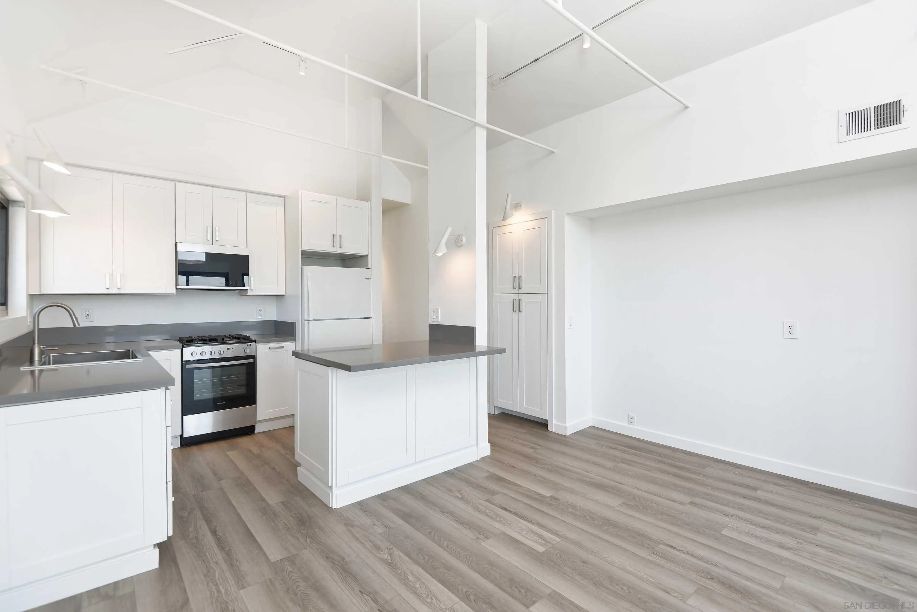 https://cdn.realtyfeed.com/cdn/127/260020742/323027c64cc8440c63b7a3a4fa26edb7.webp